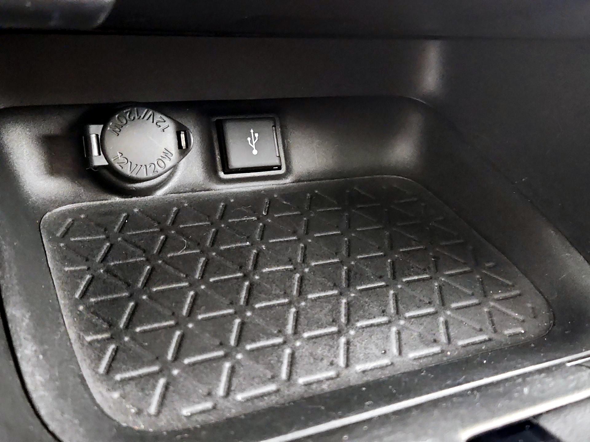 Thumbnail: 2020 Toyota RAV4 - 18