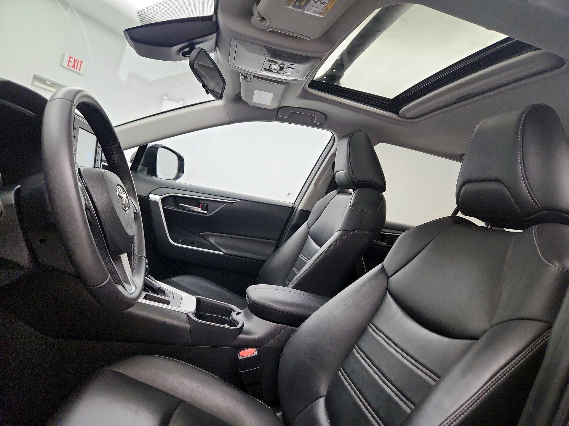 Thumbnail: 2020 Toyota RAV4 - 19