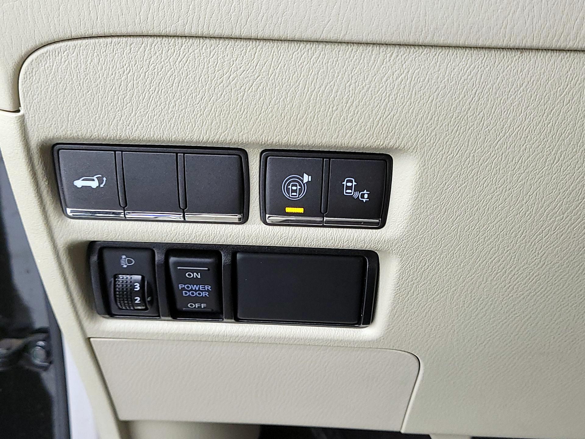 Thumbnail: 2017 INFINITI QX80 - 13