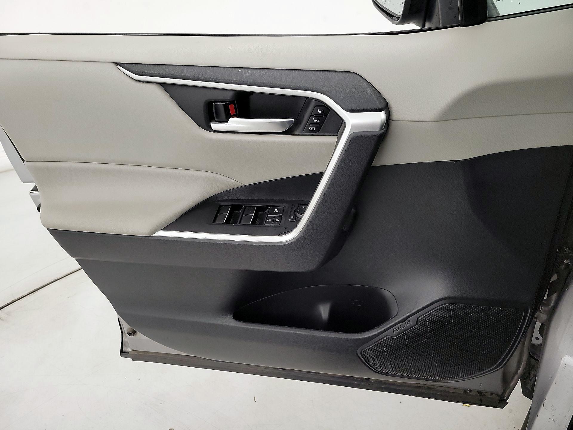 Thumbnail: 2021 Toyota RAV4 - 12