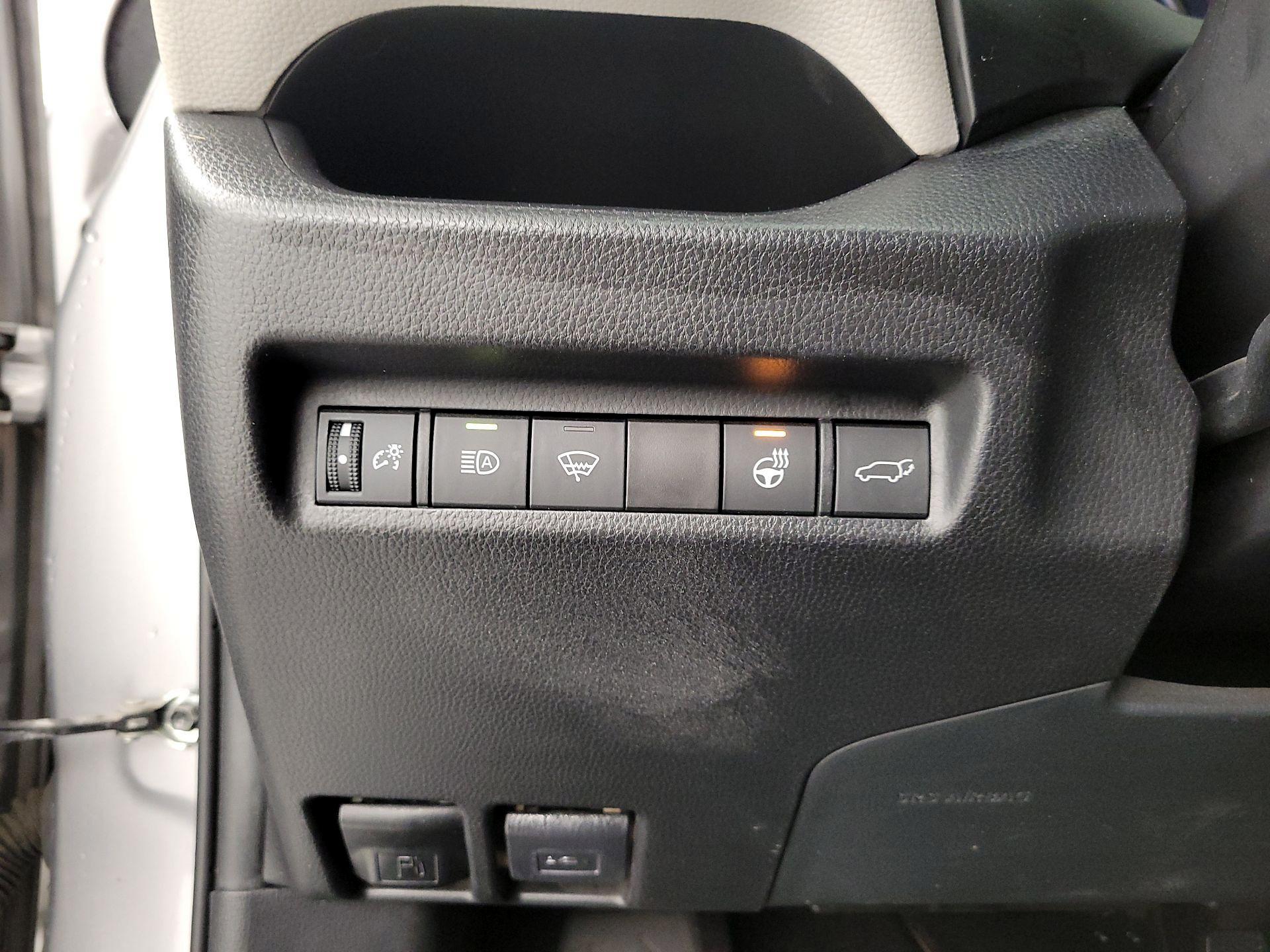 Thumbnail: 2021 Toyota RAV4 - 13