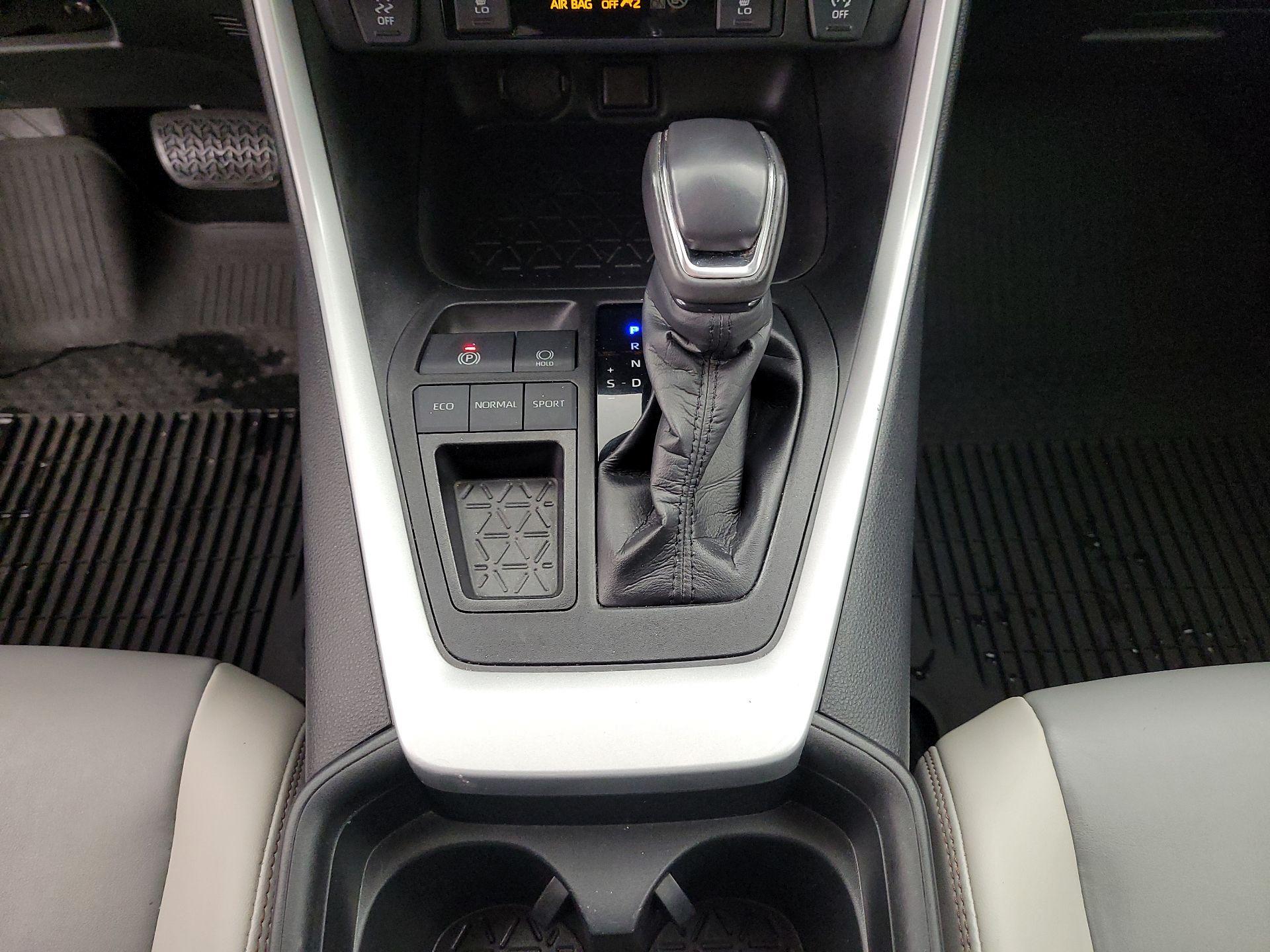 Thumbnail: 2021 Toyota RAV4 - 17