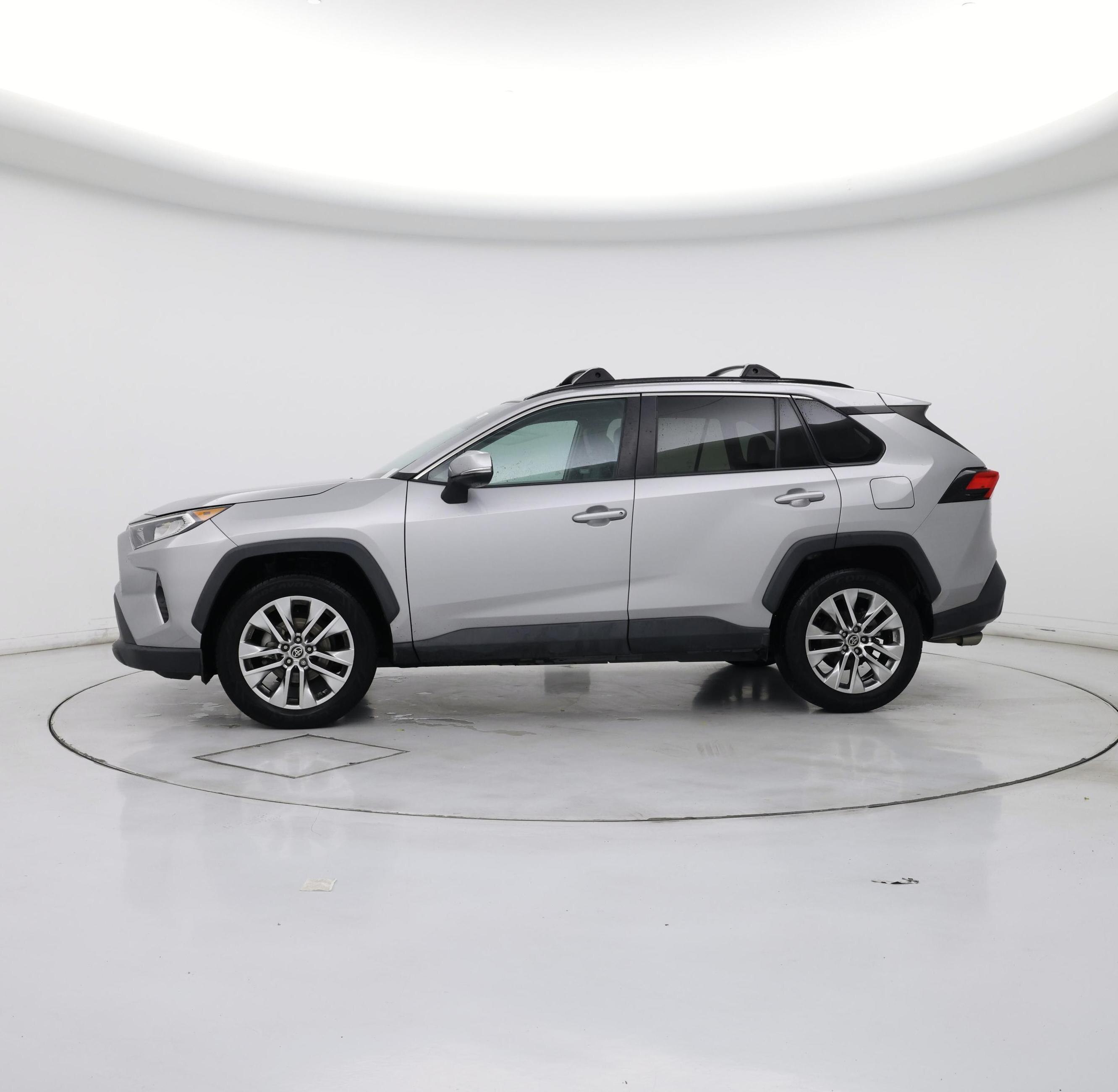 Thumbnail: 2021 Toyota RAV4 - 3