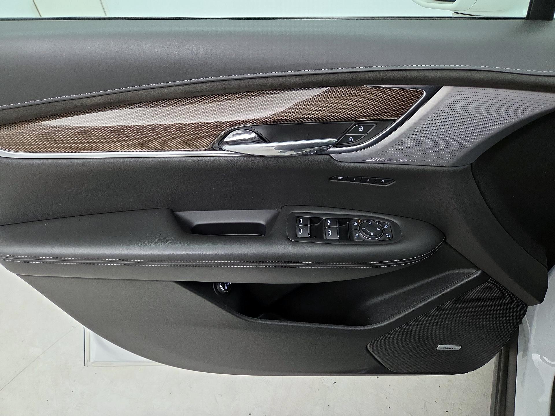 Thumbnail: 2020 Cadillac XT6 - 12