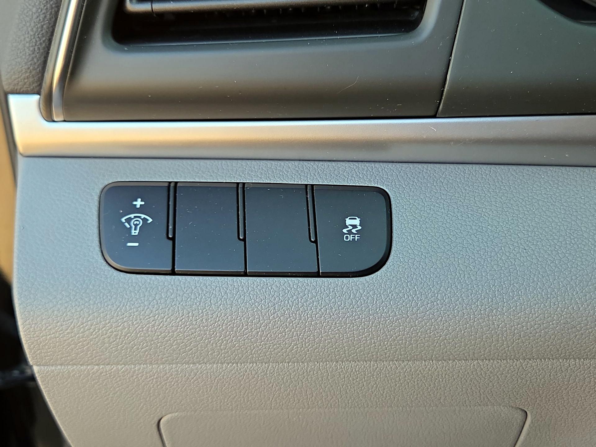 Thumbnail: 2019 Hyundai Elantra - 11