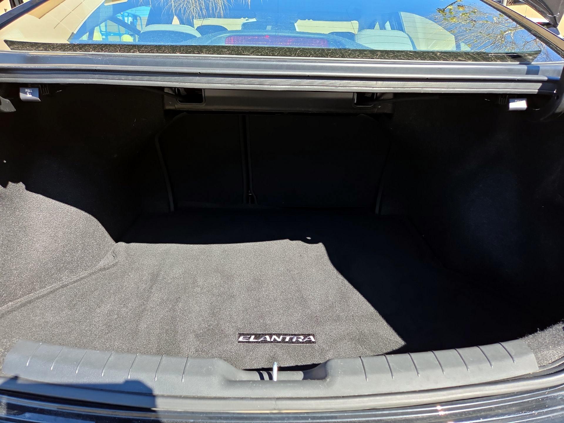 Thumbnail: 2019 Hyundai Elantra - 18