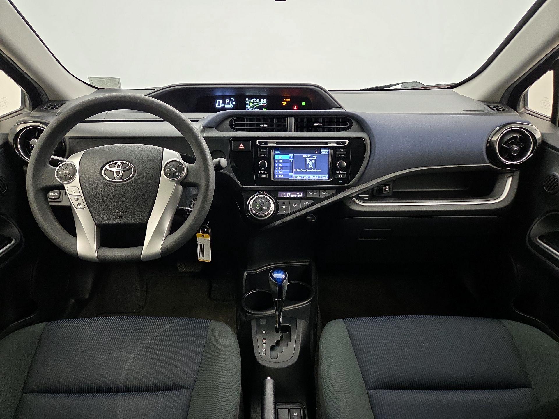 Thumbnail: 2015 Toyota Prius c - 9