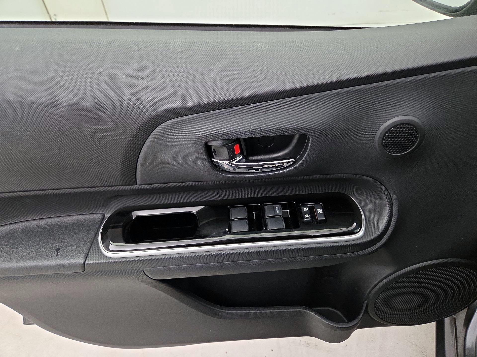 Thumbnail: 2015 Toyota Prius c - 12