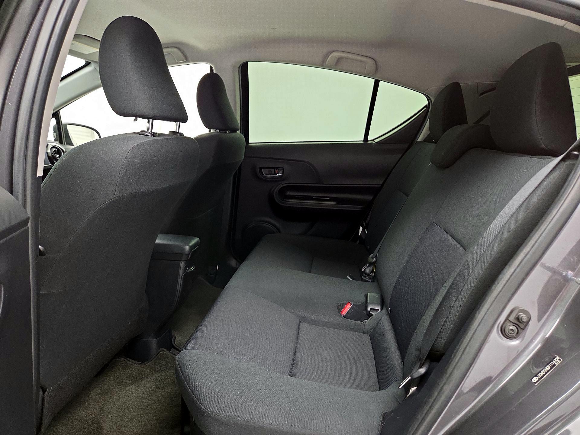 Thumbnail: 2015 Toyota Prius c - 18