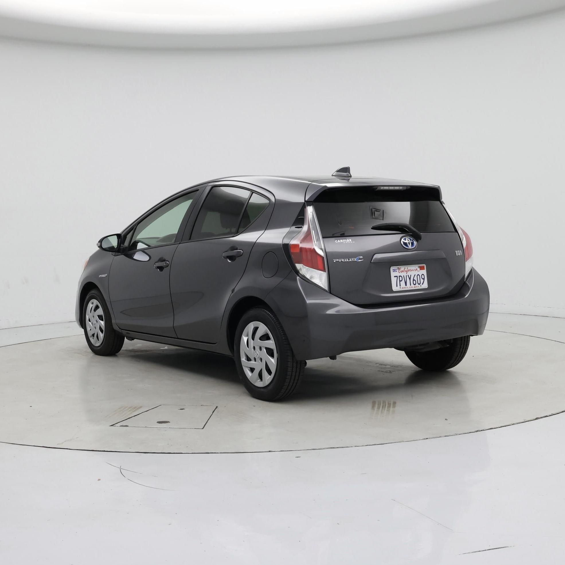 Thumbnail: 2015 Toyota Prius c - 2