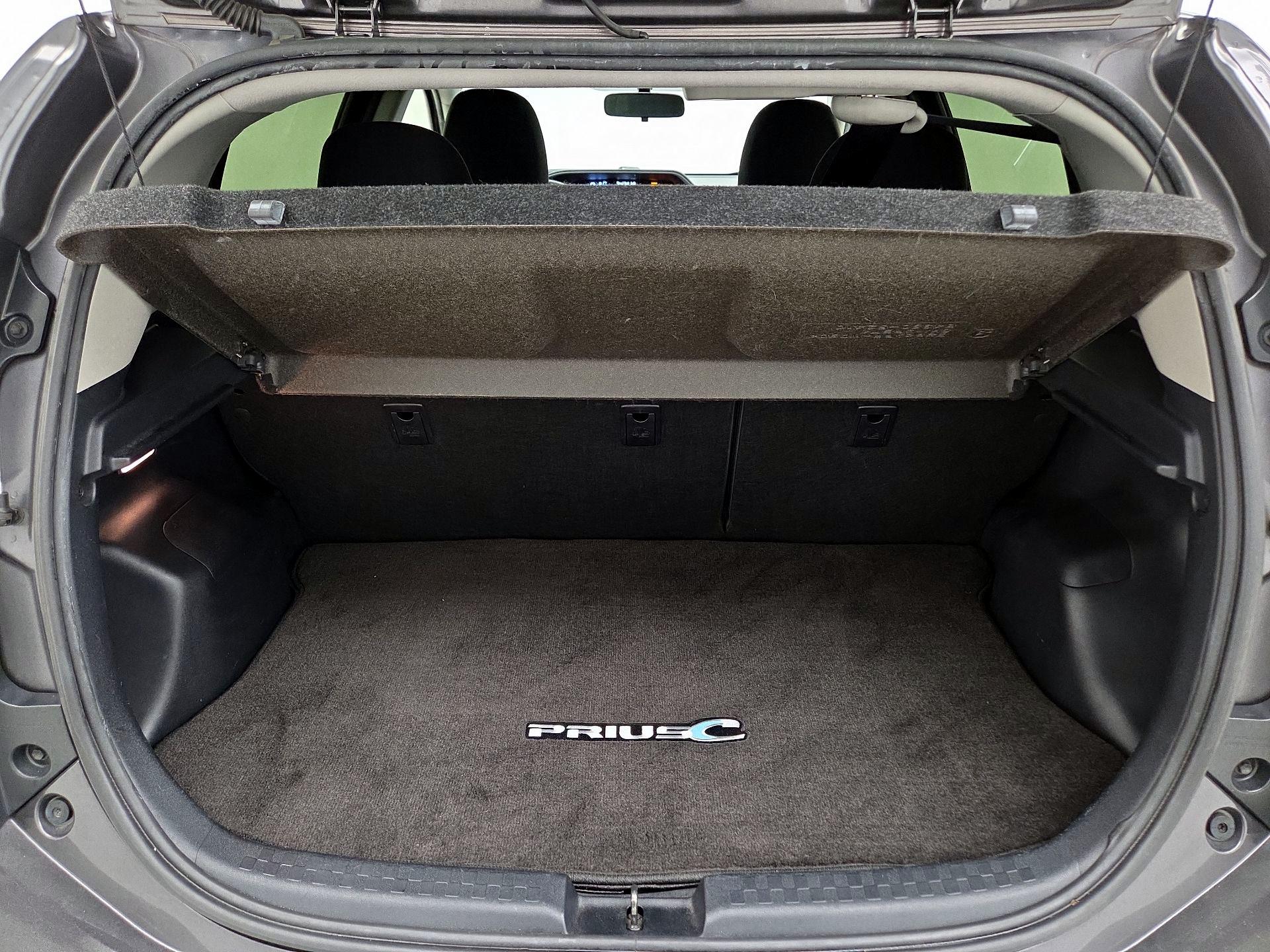 Thumbnail: 2015 Toyota Prius c - 19