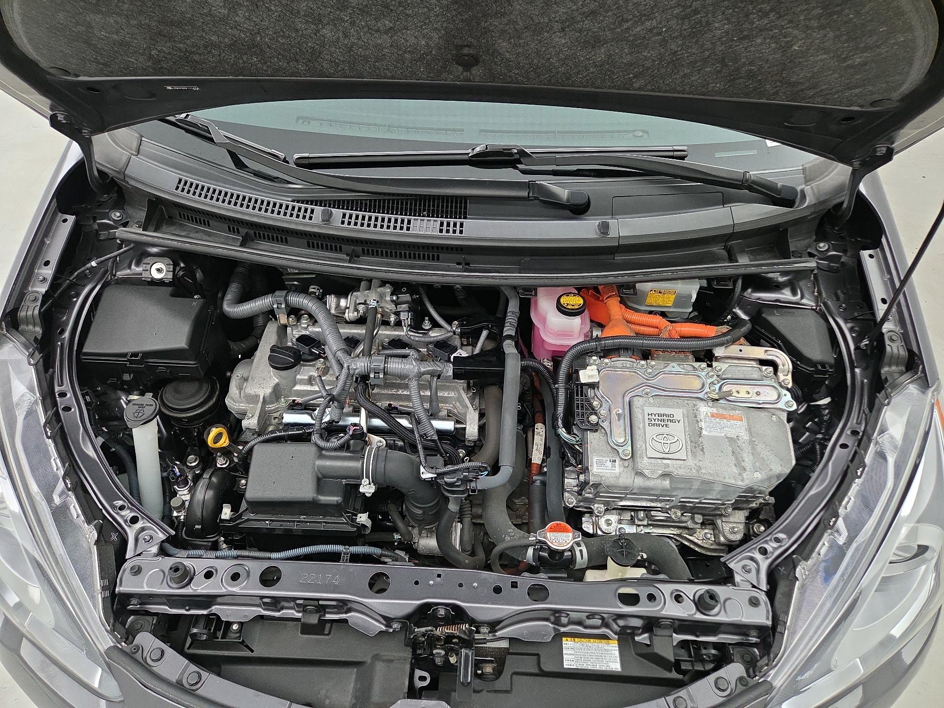 Thumbnail: 2015 Toyota Prius c - 20