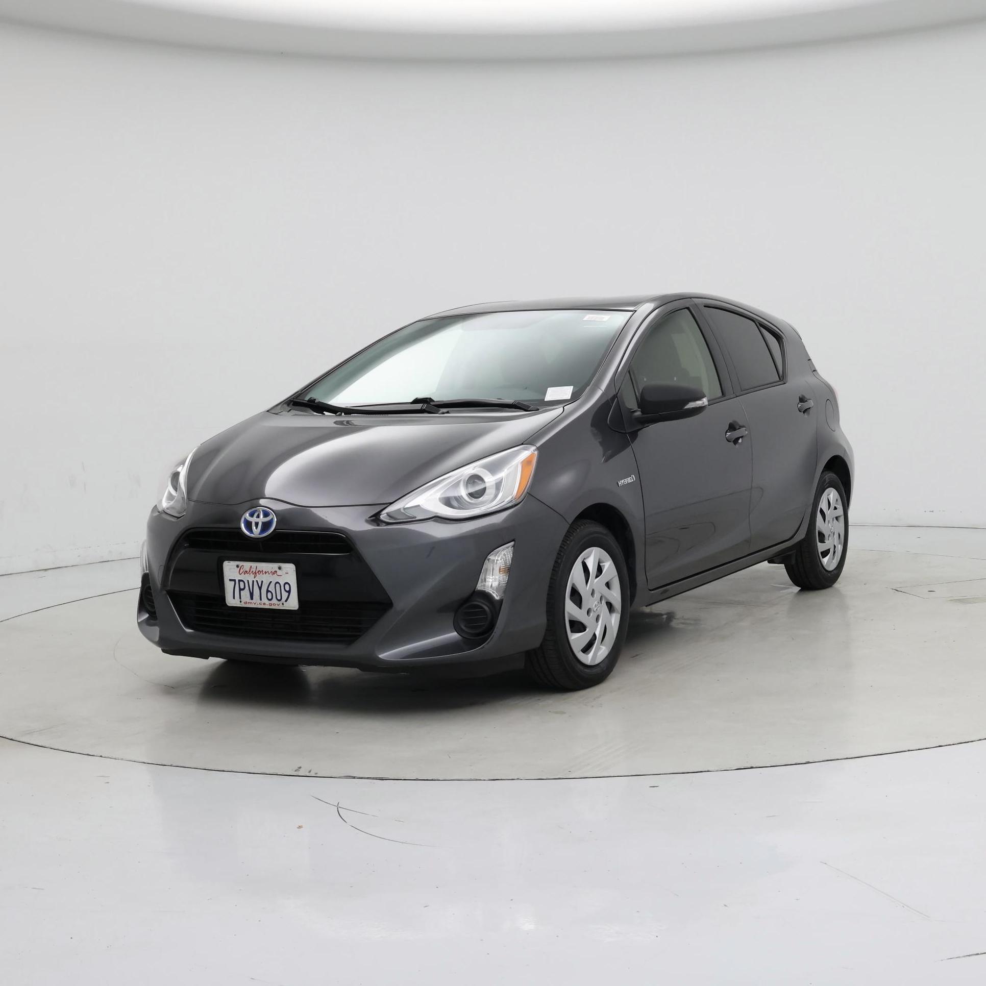 Thumbnail: 2015 Toyota Prius c - 4