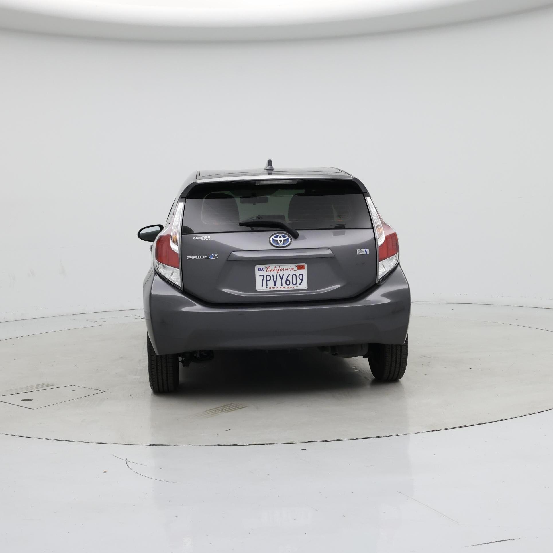 Thumbnail: 2015 Toyota Prius c - 6