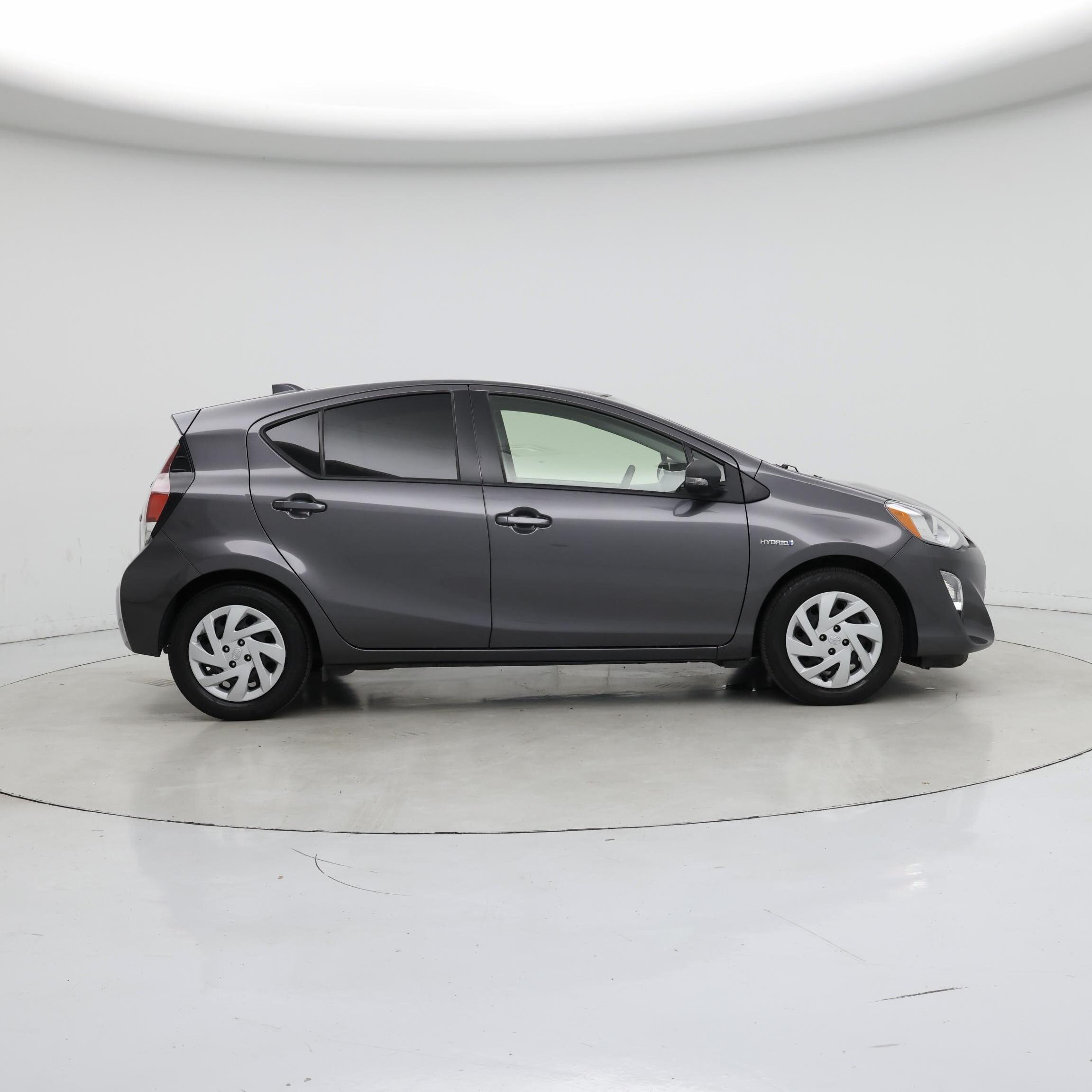 Thumbnail: 2015 Toyota Prius c - 7