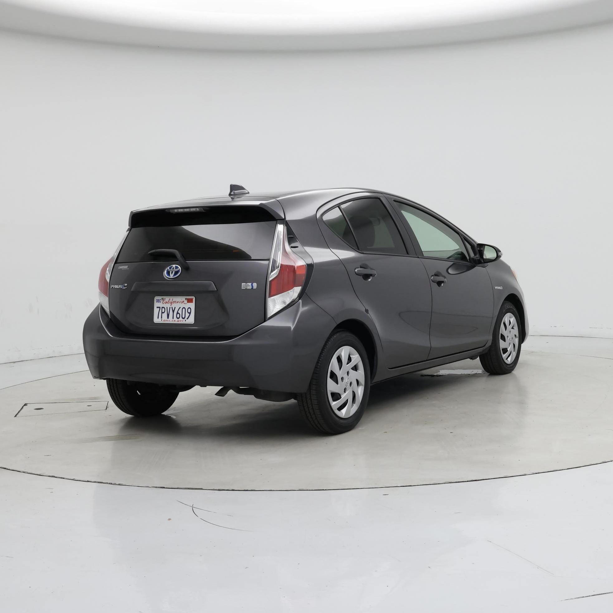 Thumbnail: 2015 Toyota Prius c - 8