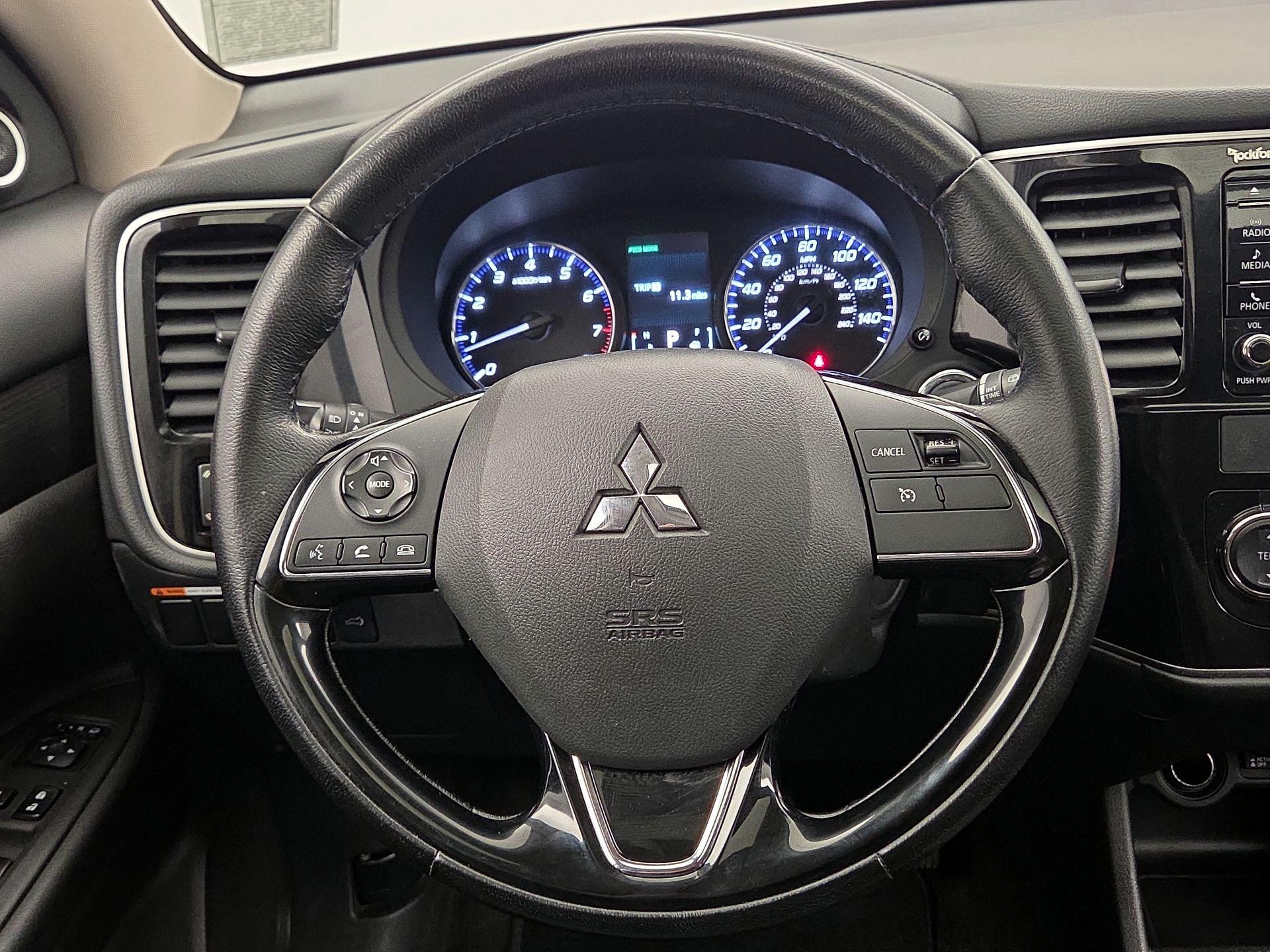 Thumbnail: 2016 Mitsubishi Outlander - 10