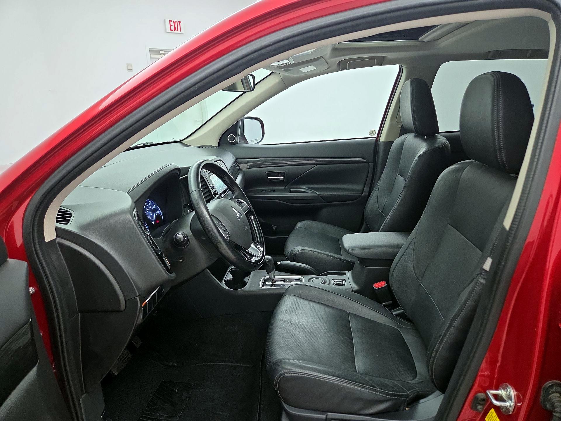 Thumbnail: 2016 Mitsubishi Outlander - 11