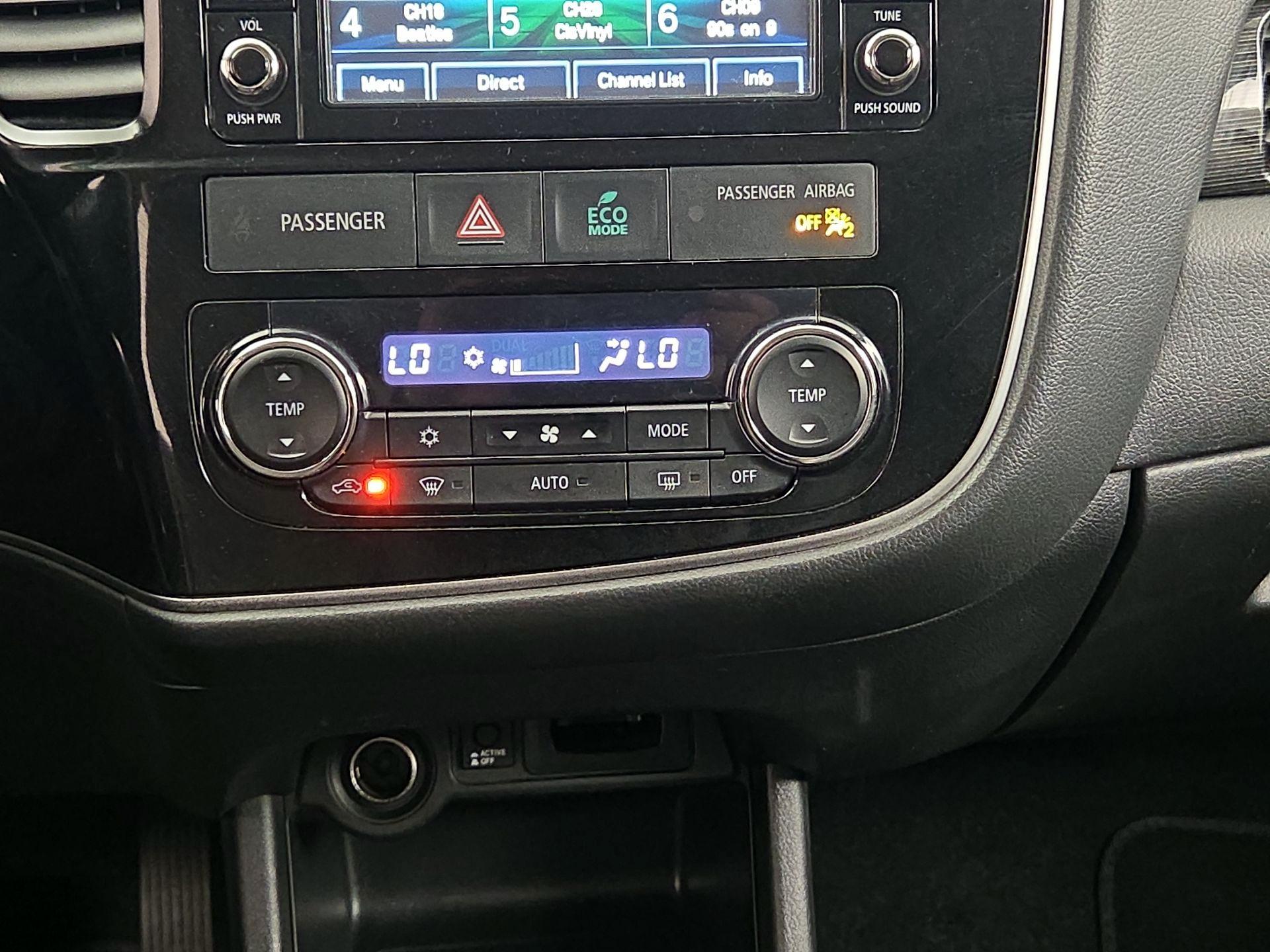 Thumbnail: 2016 Mitsubishi Outlander - 15