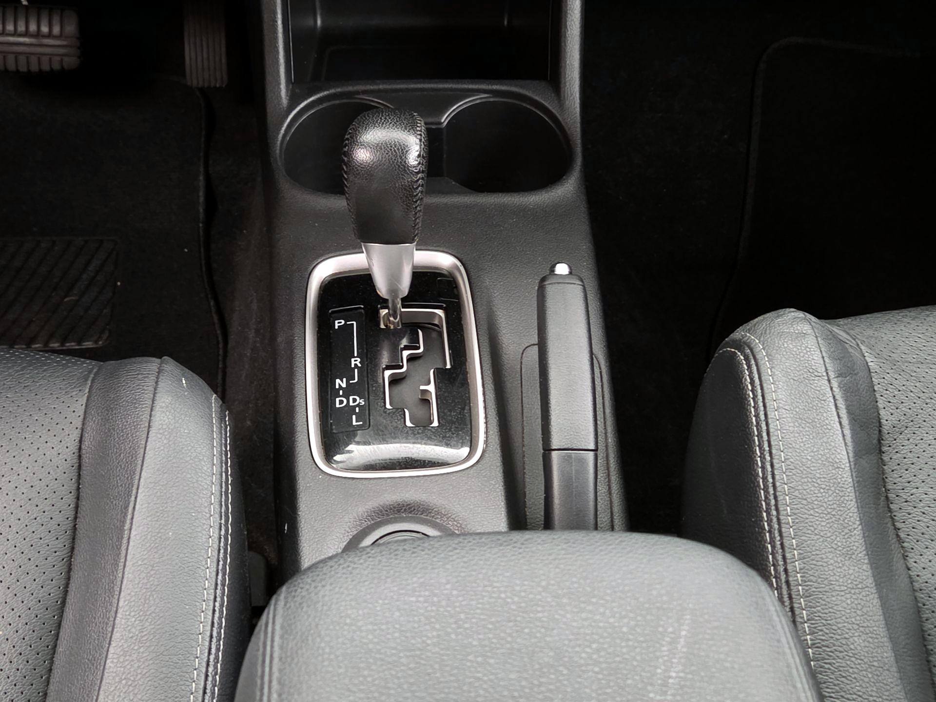 Thumbnail: 2016 Mitsubishi Outlander - 16