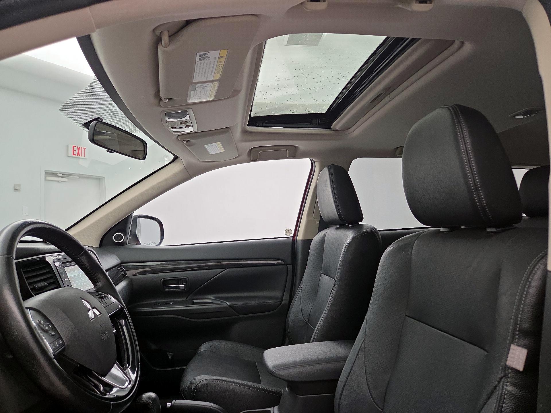 Thumbnail: 2016 Mitsubishi Outlander - 17