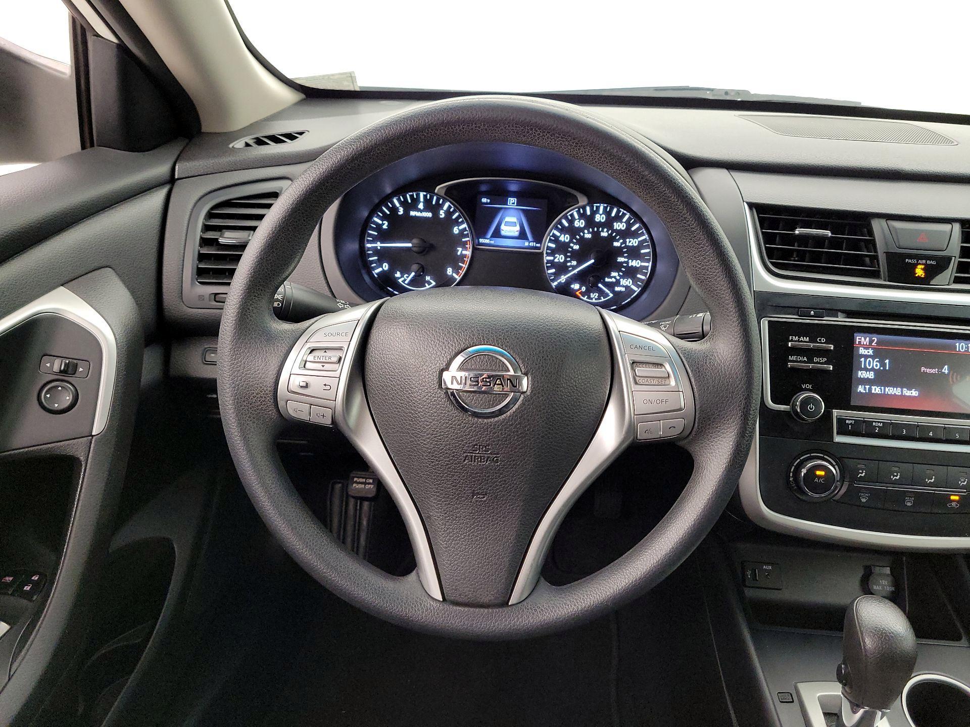 Thumbnail: 2016 Nissan Altima - 10