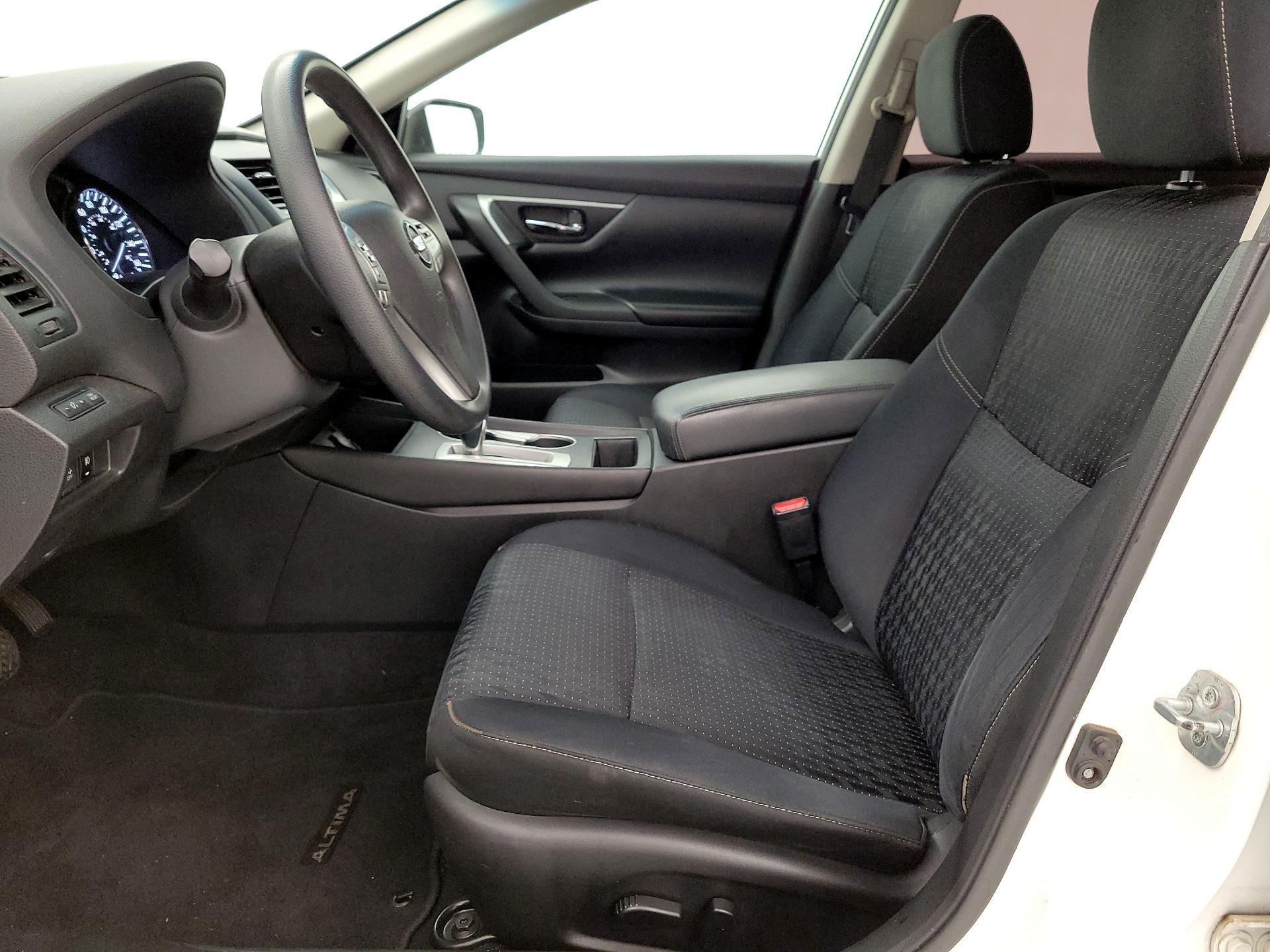 Thumbnail: 2016 Nissan Altima - 11