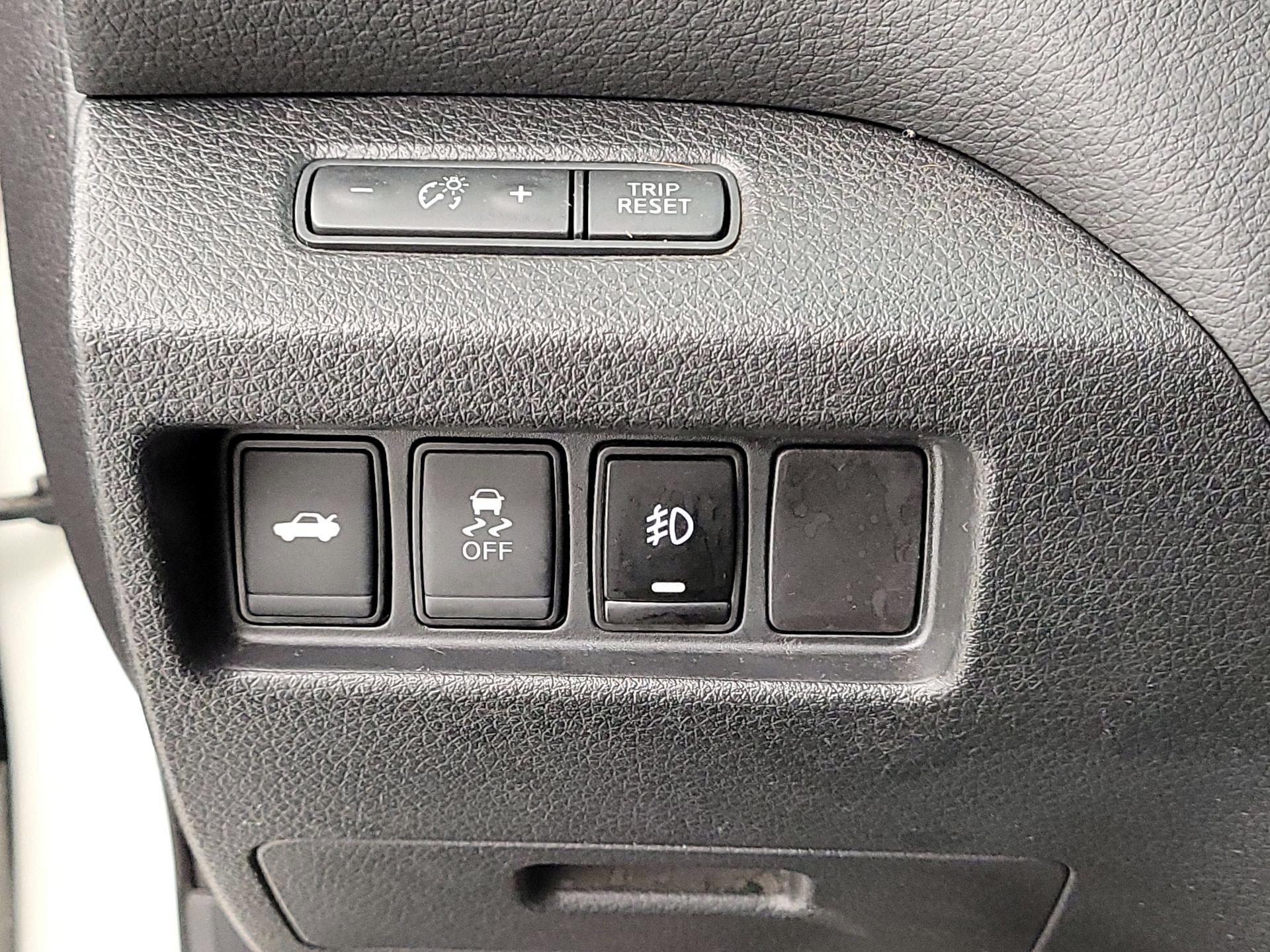 Thumbnail: 2016 Nissan Altima - 13