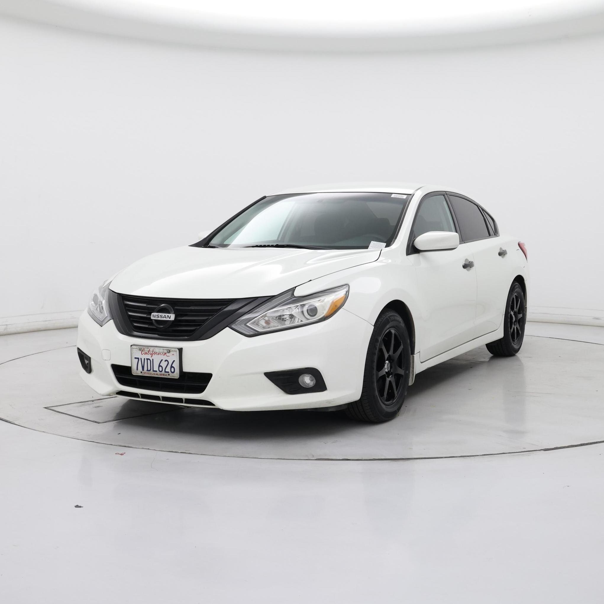 Thumbnail: 2016 Nissan Altima - 4