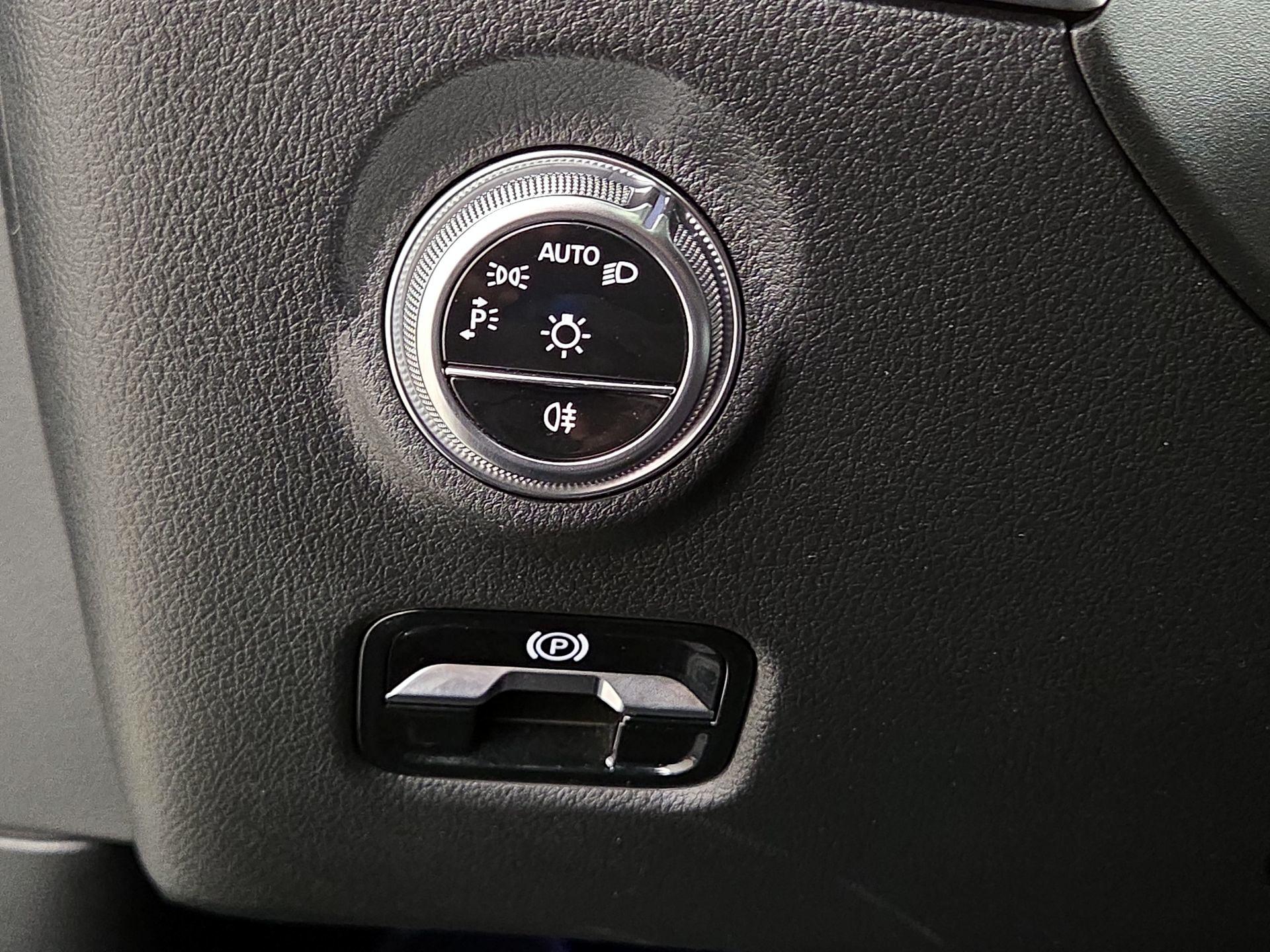 Thumbnail: 2024 Mercedes-Benz C-Class - 13