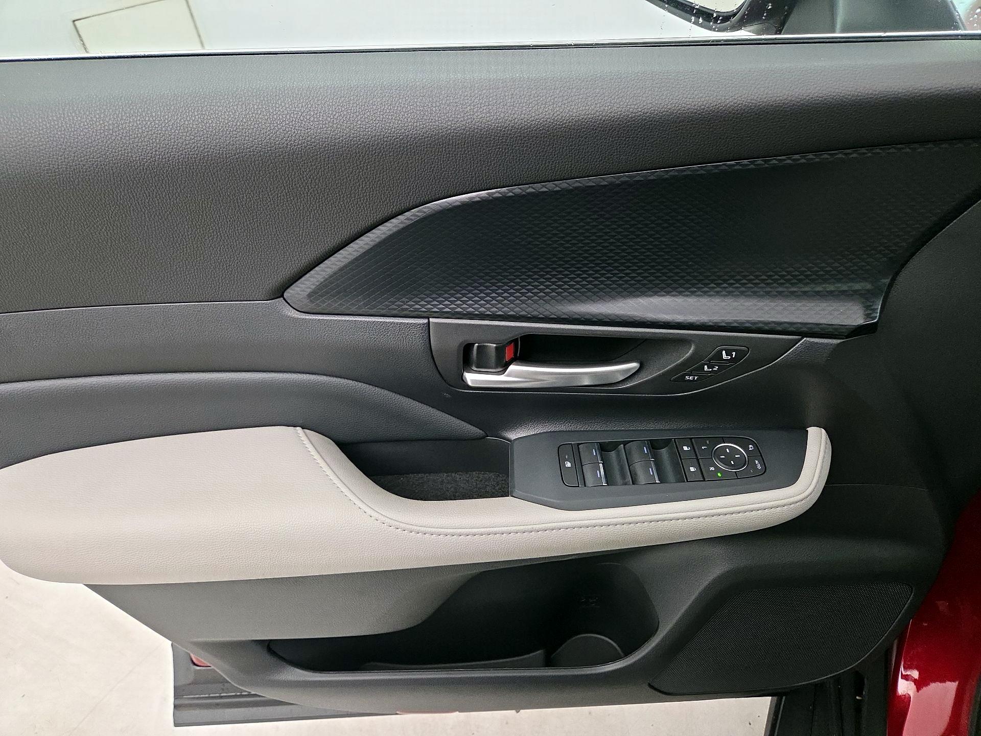 Thumbnail: 2025 Toyota Highlander - 12