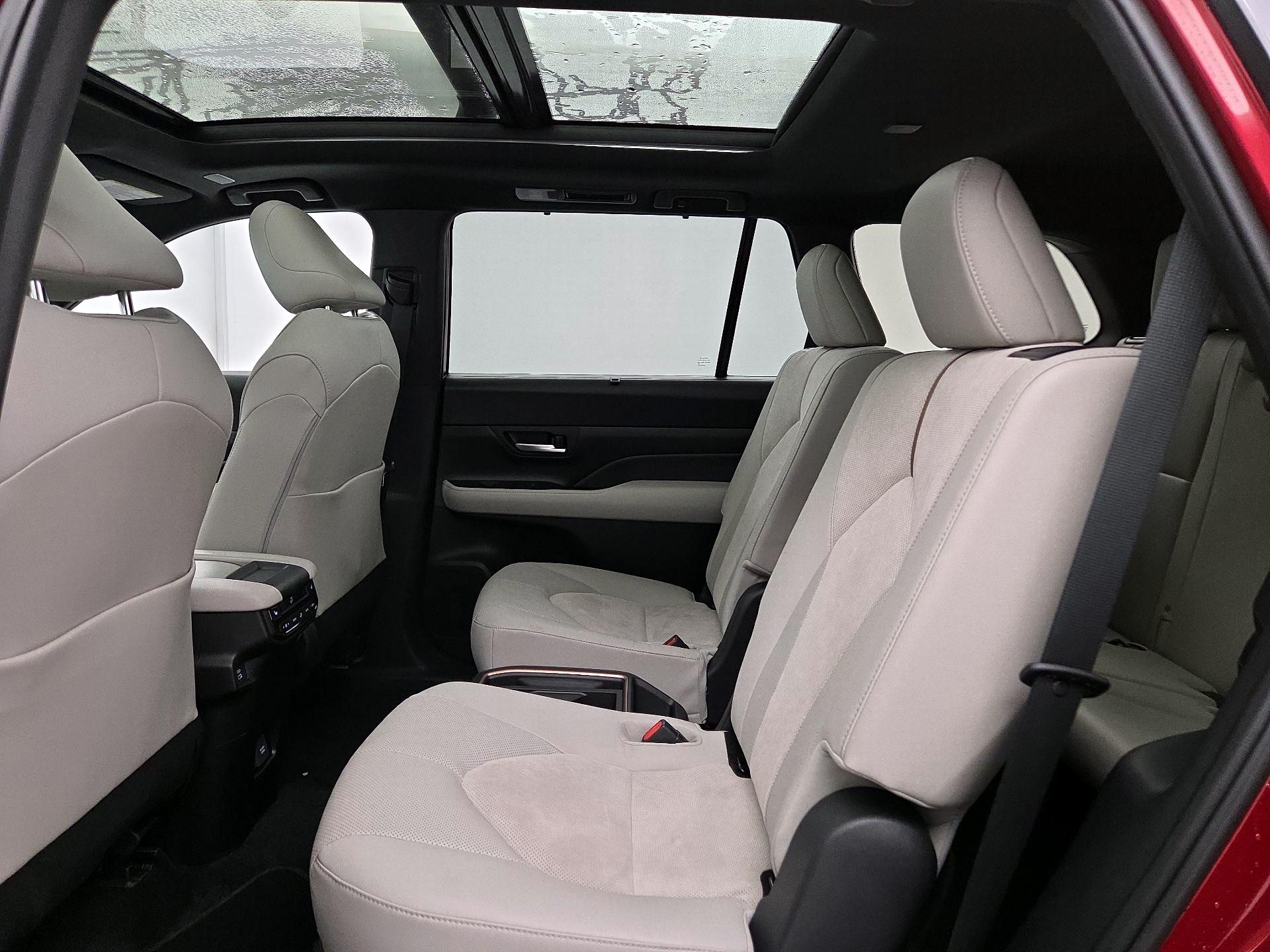 Thumbnail: 2025 Toyota Highlander - 20