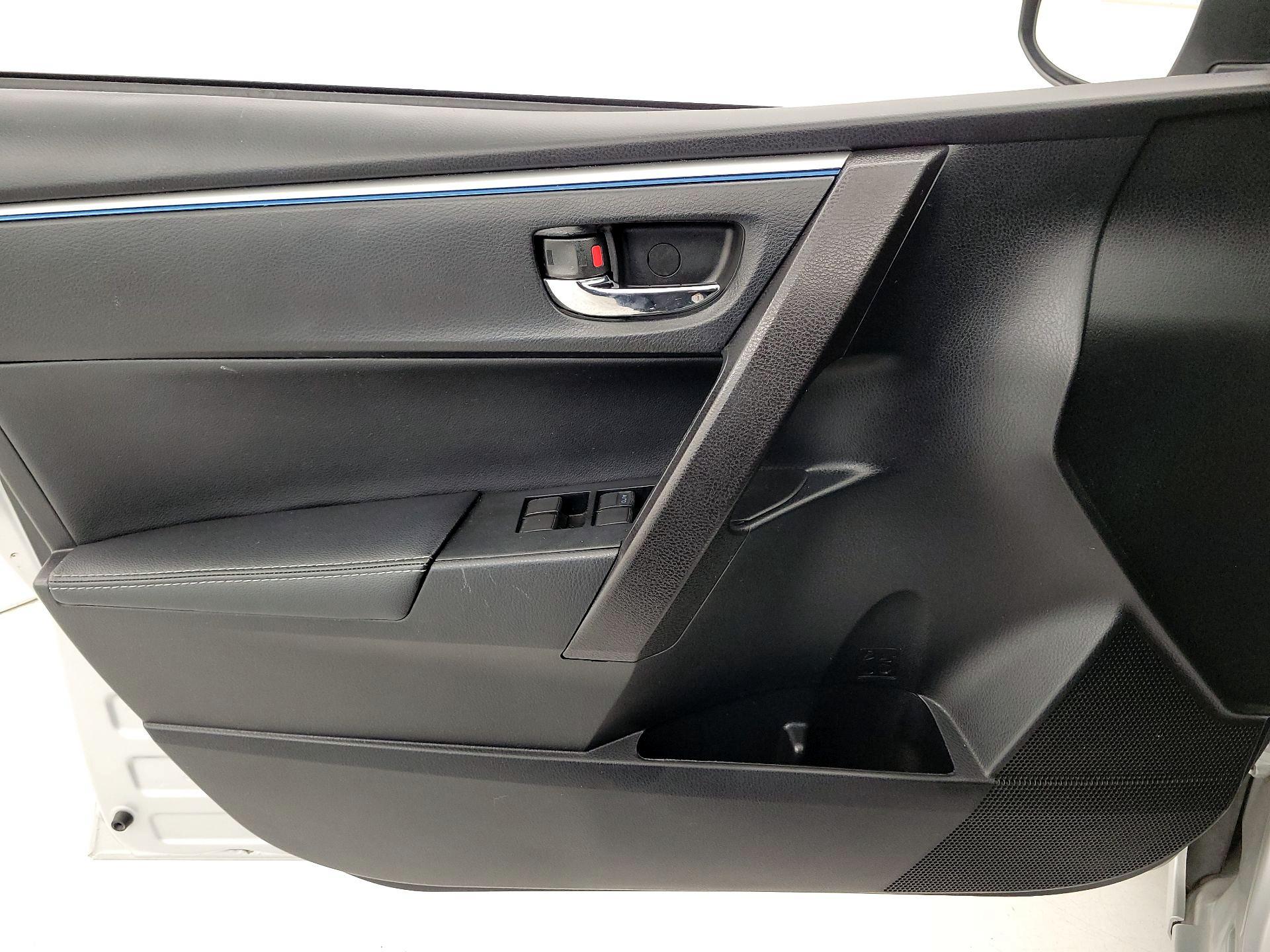 Thumbnail: 2015 Toyota Corolla - 12