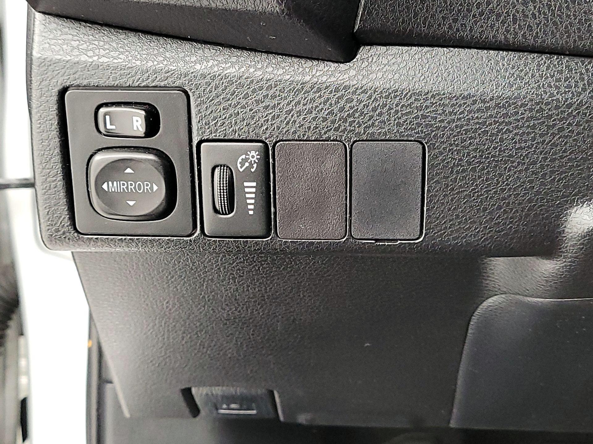 Thumbnail: 2015 Toyota Corolla - 13