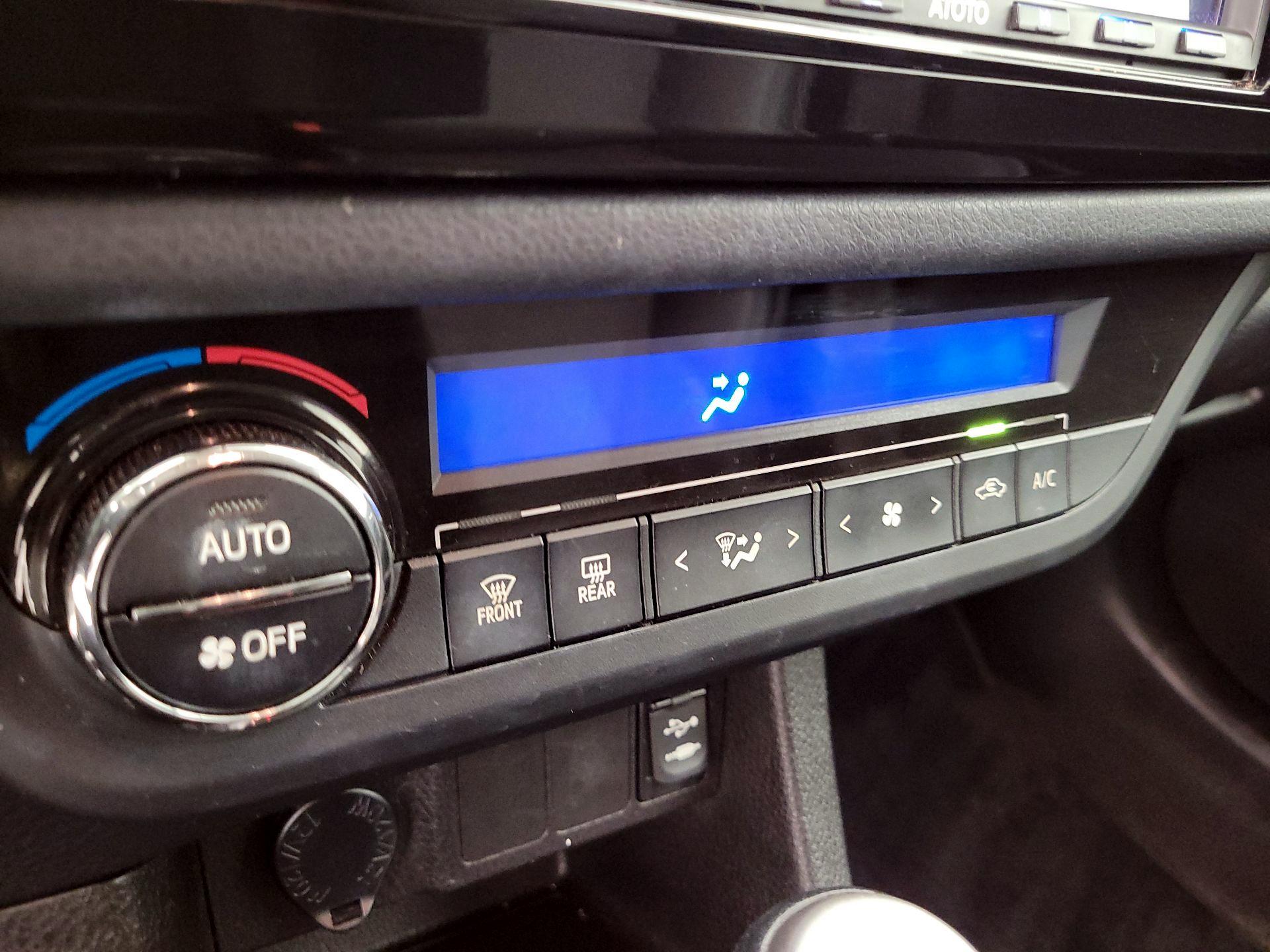 Thumbnail: 2015 Toyota Corolla - 16