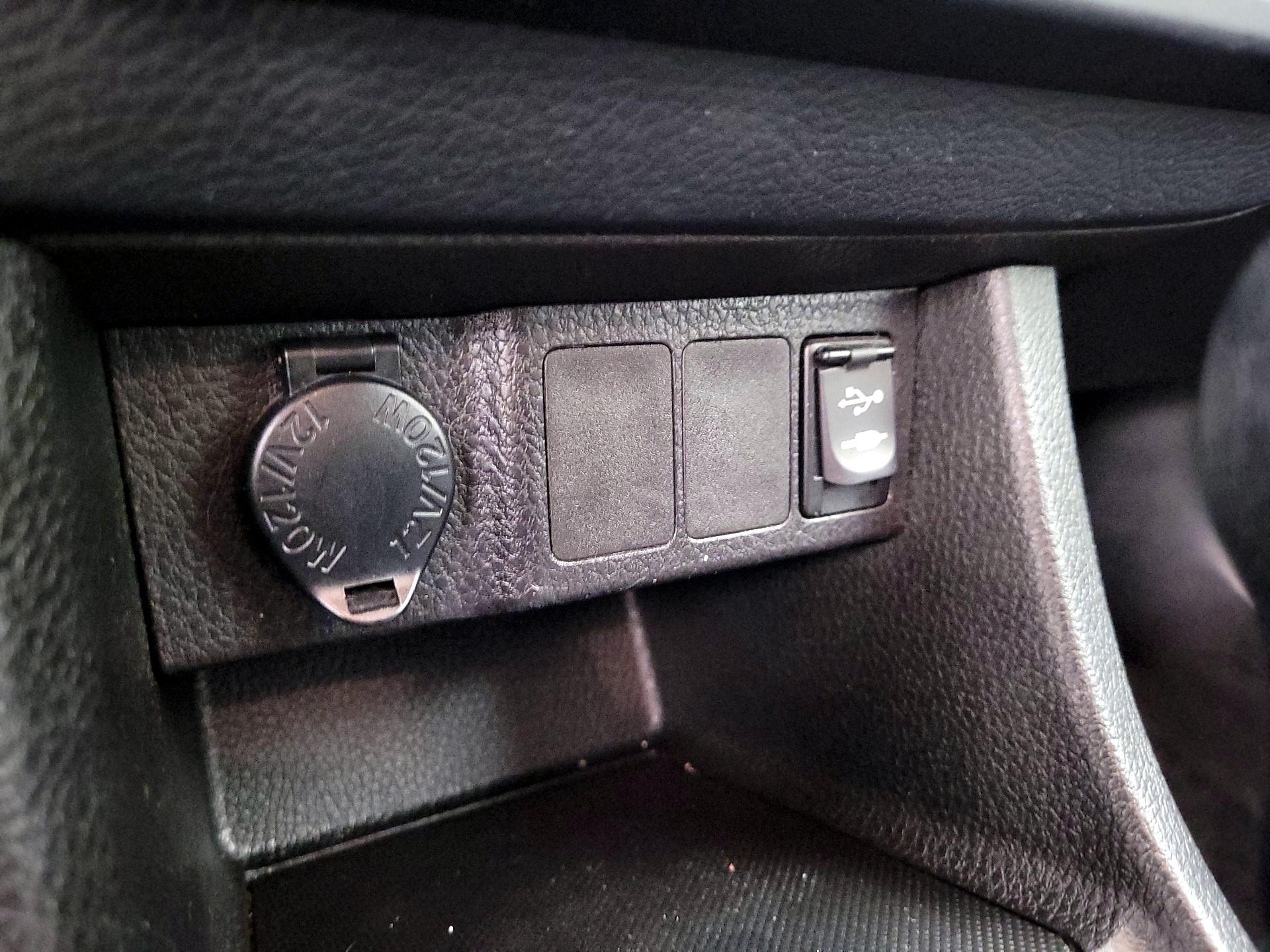 Thumbnail: 2015 Toyota Corolla - 18