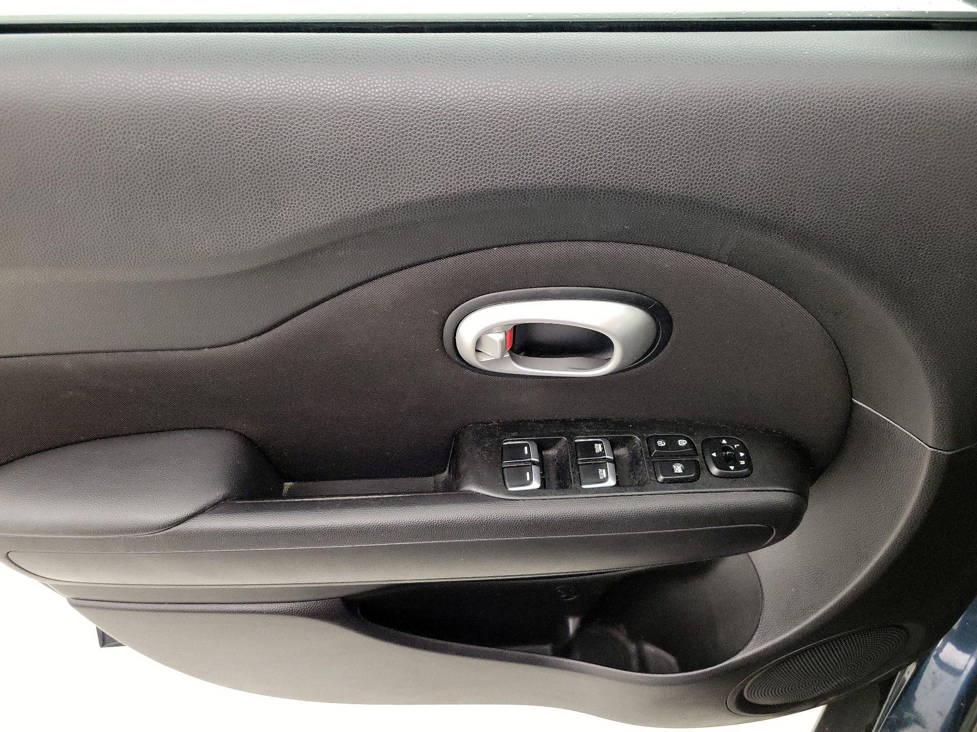 Thumbnail: 2017 Kia Soul - 12