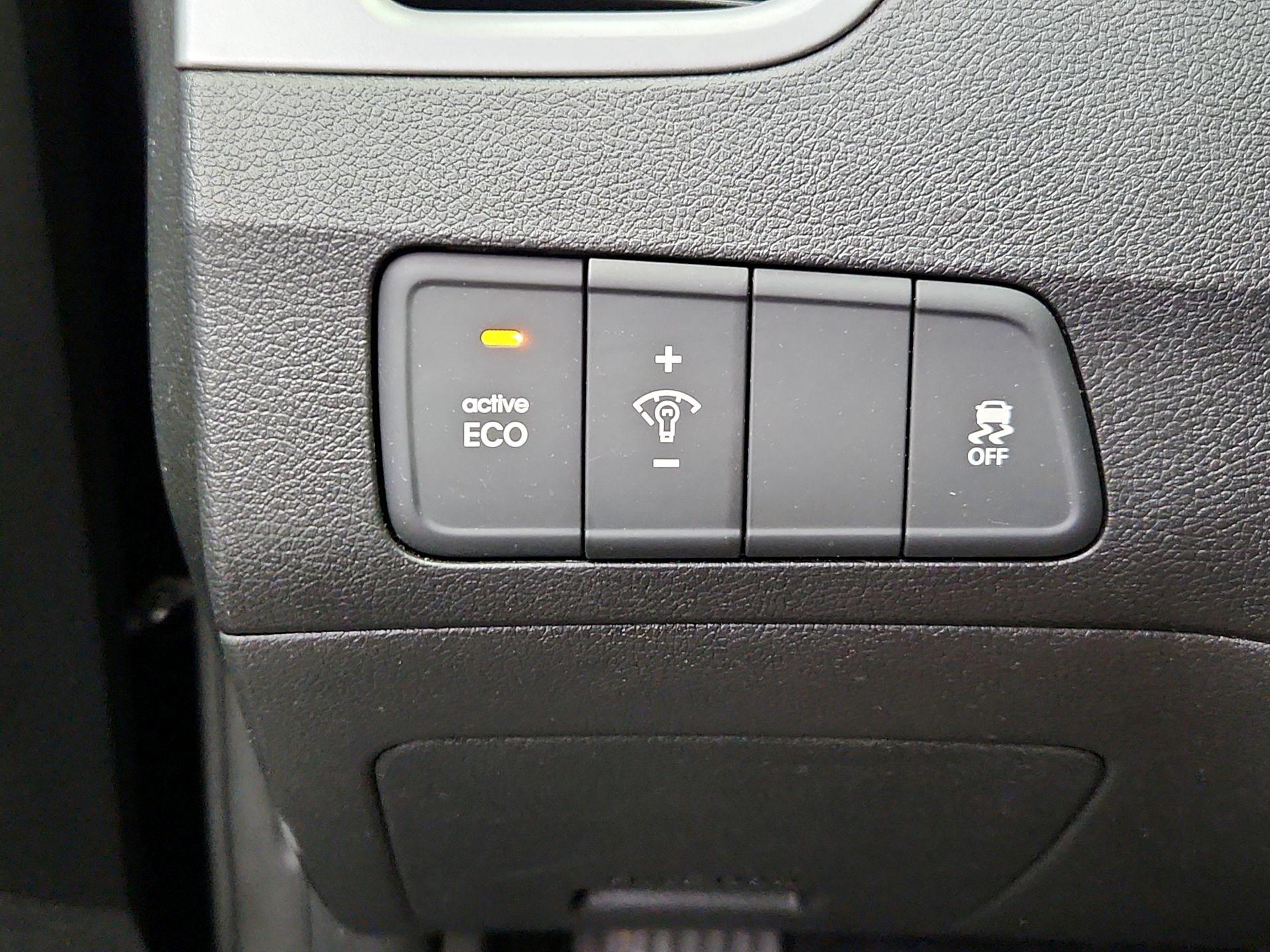Thumbnail: 2016 Hyundai Elantra - 13