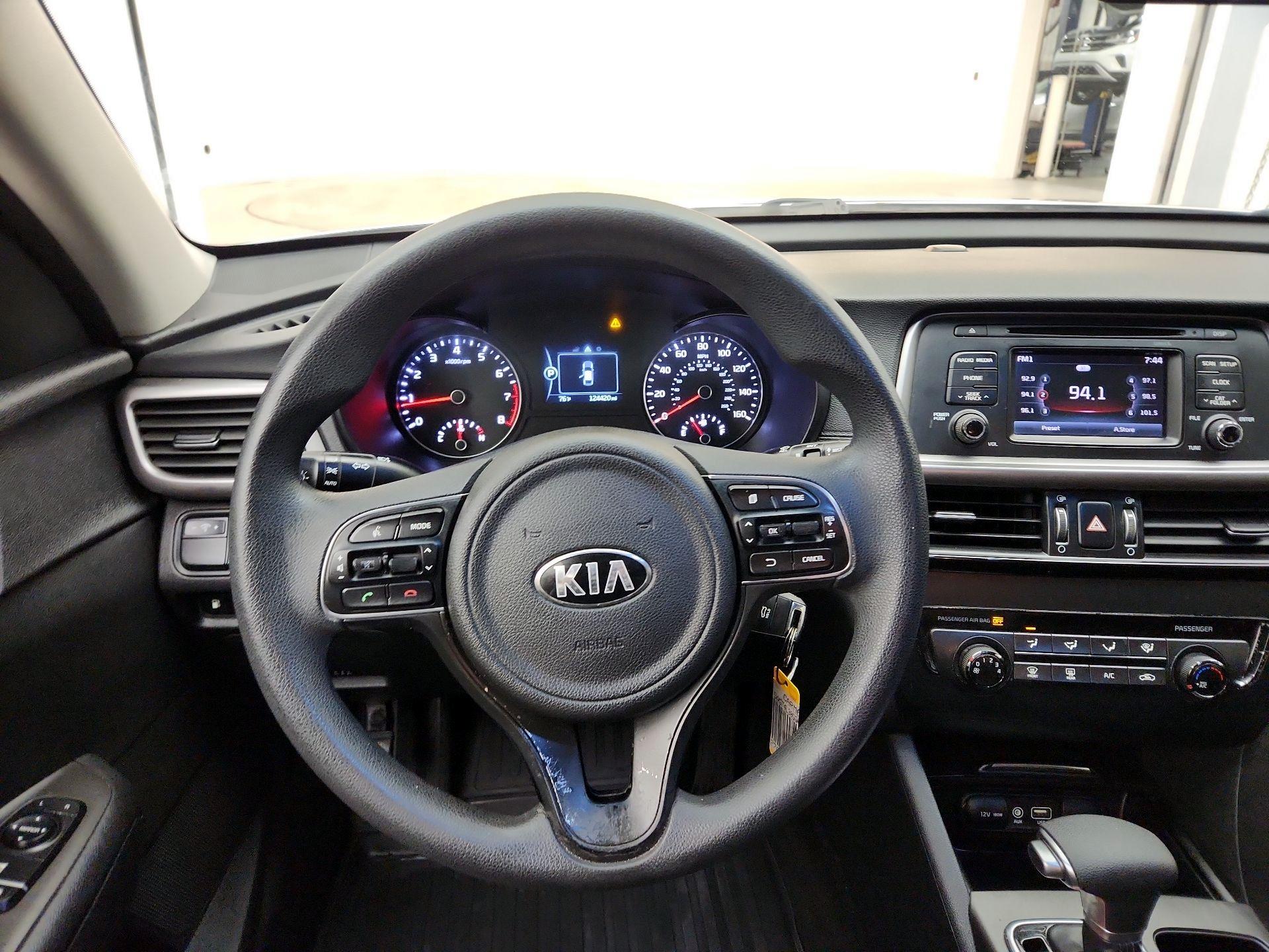 Thumbnail: 2016 Kia Optima - 10