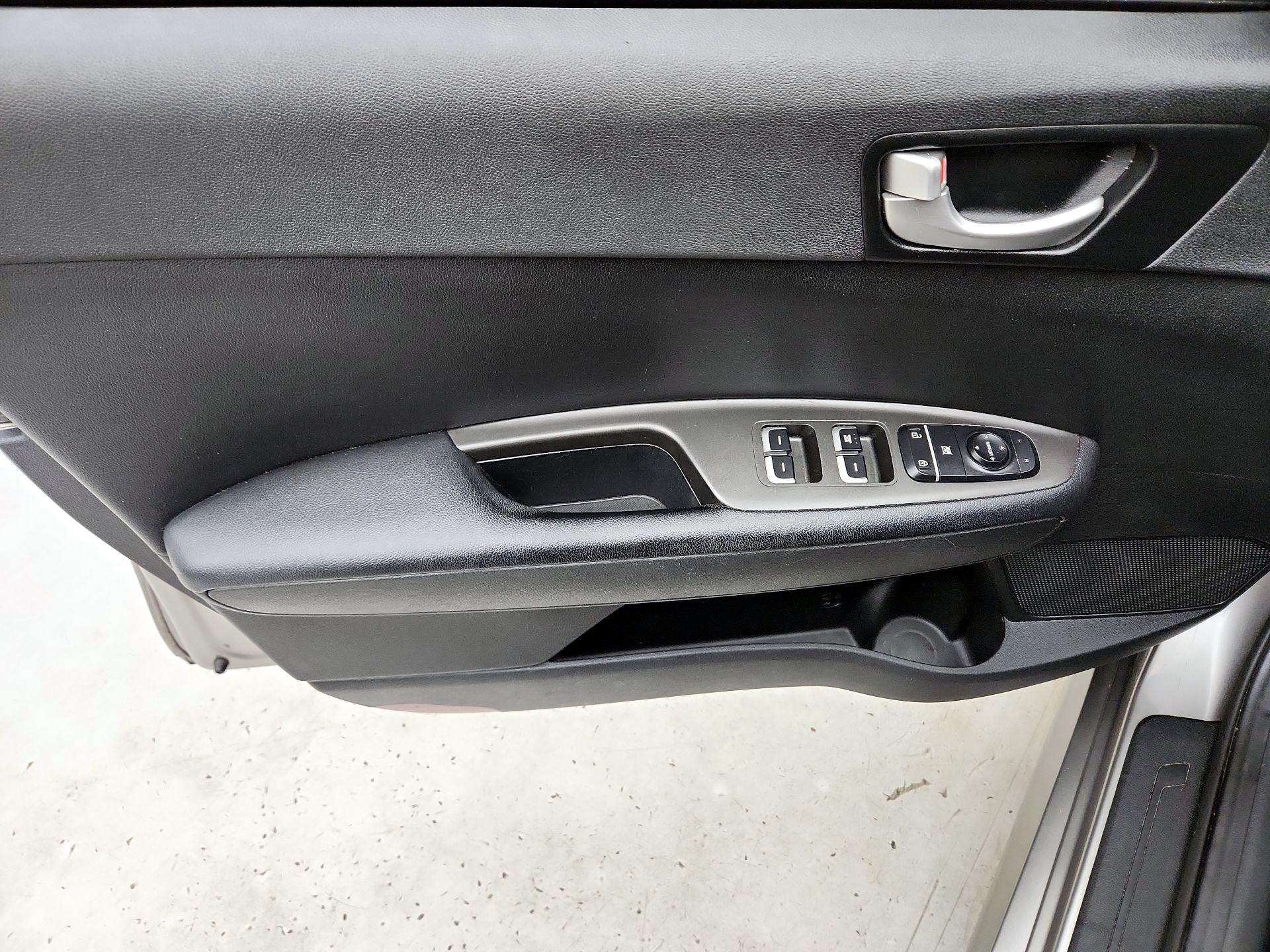 Thumbnail: 2016 Kia Optima - 12