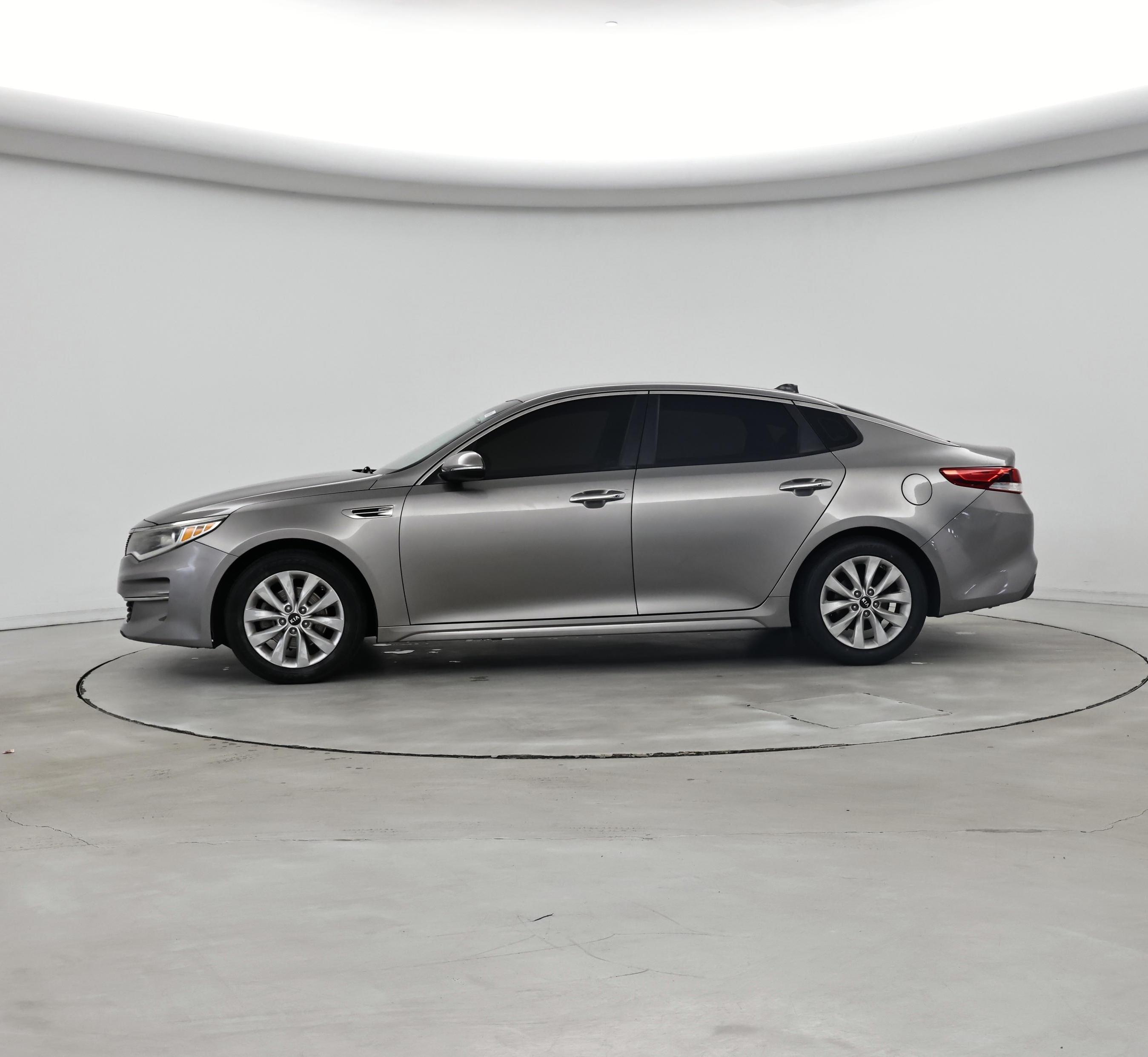 Thumbnail: 2016 Kia Optima - 3