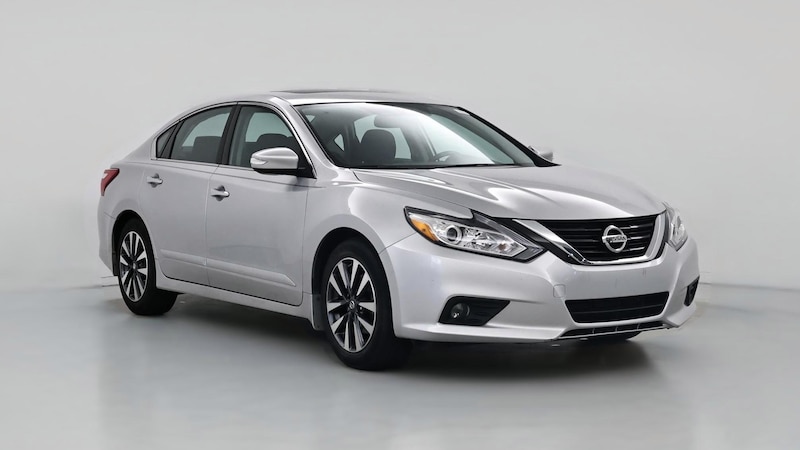 2016 Nissan Altima SV Hero Image