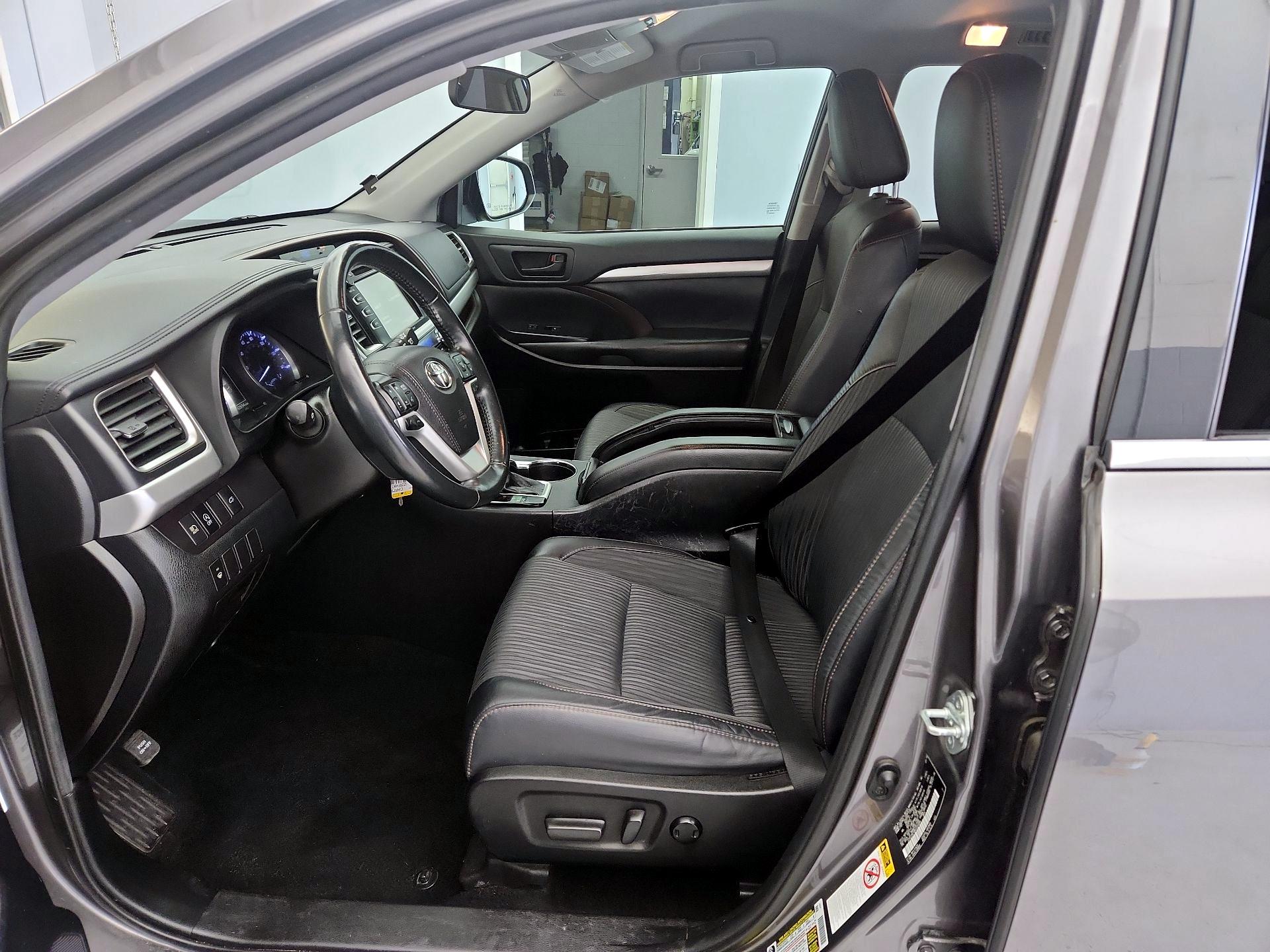 Thumbnail: 2019 Toyota Highlander - 11