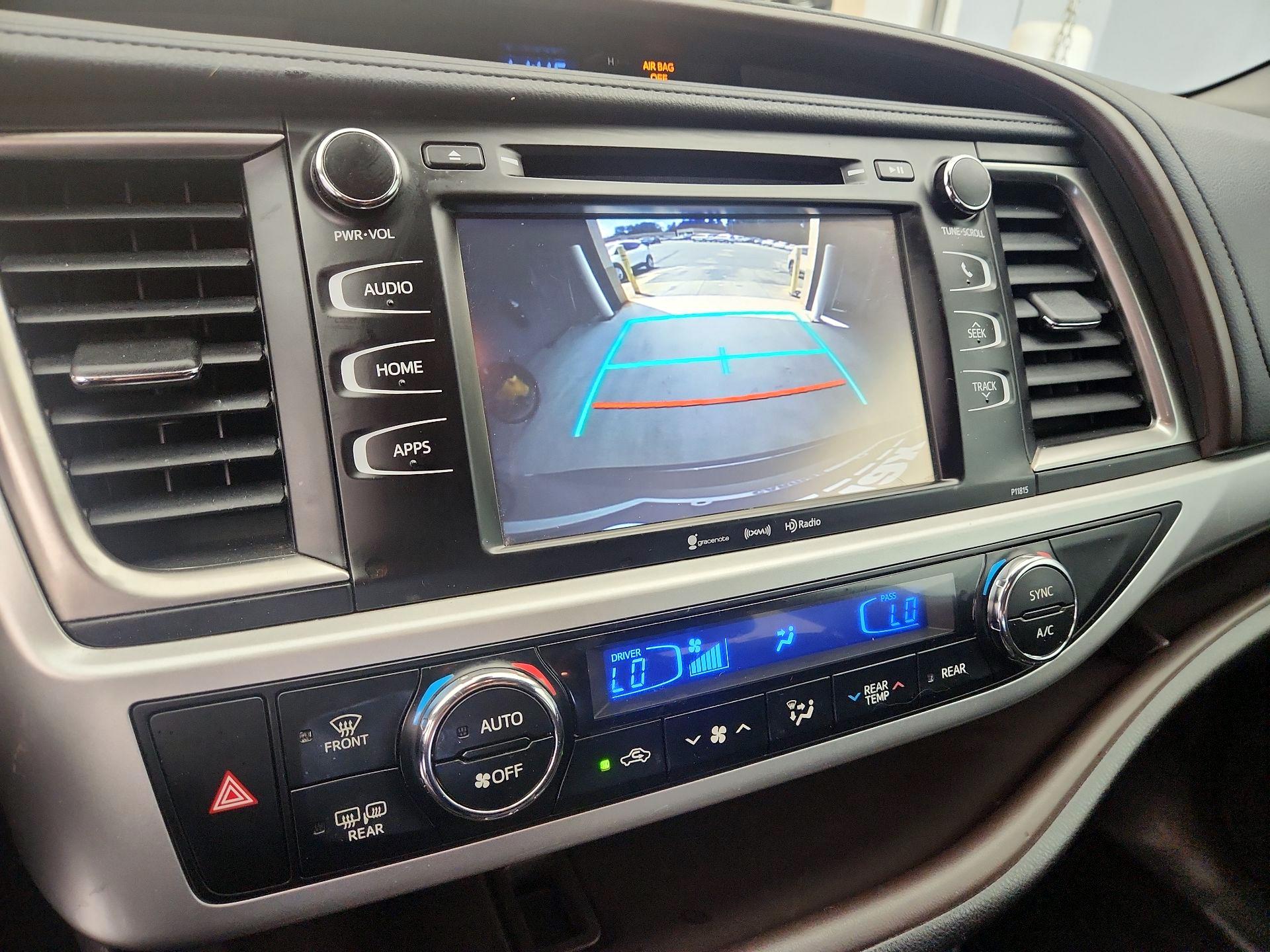 Thumbnail: 2019 Toyota Highlander - 14