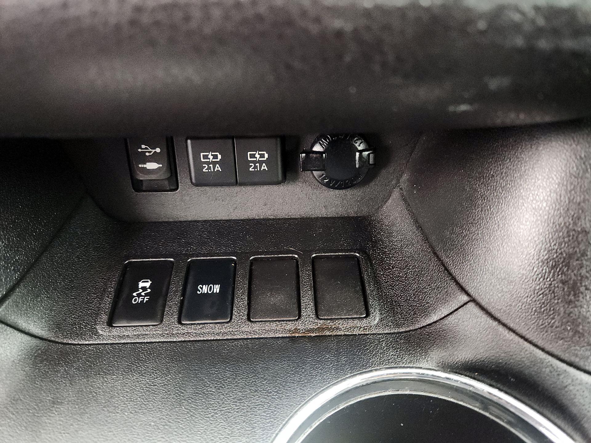 Thumbnail: 2019 Toyota Highlander - 18