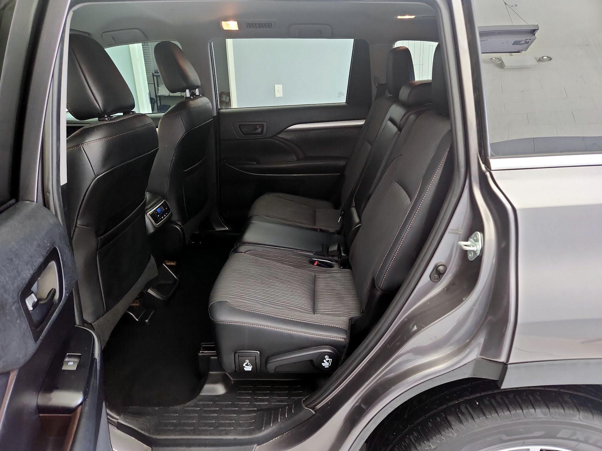 Thumbnail: 2019 Toyota Highlander - 19