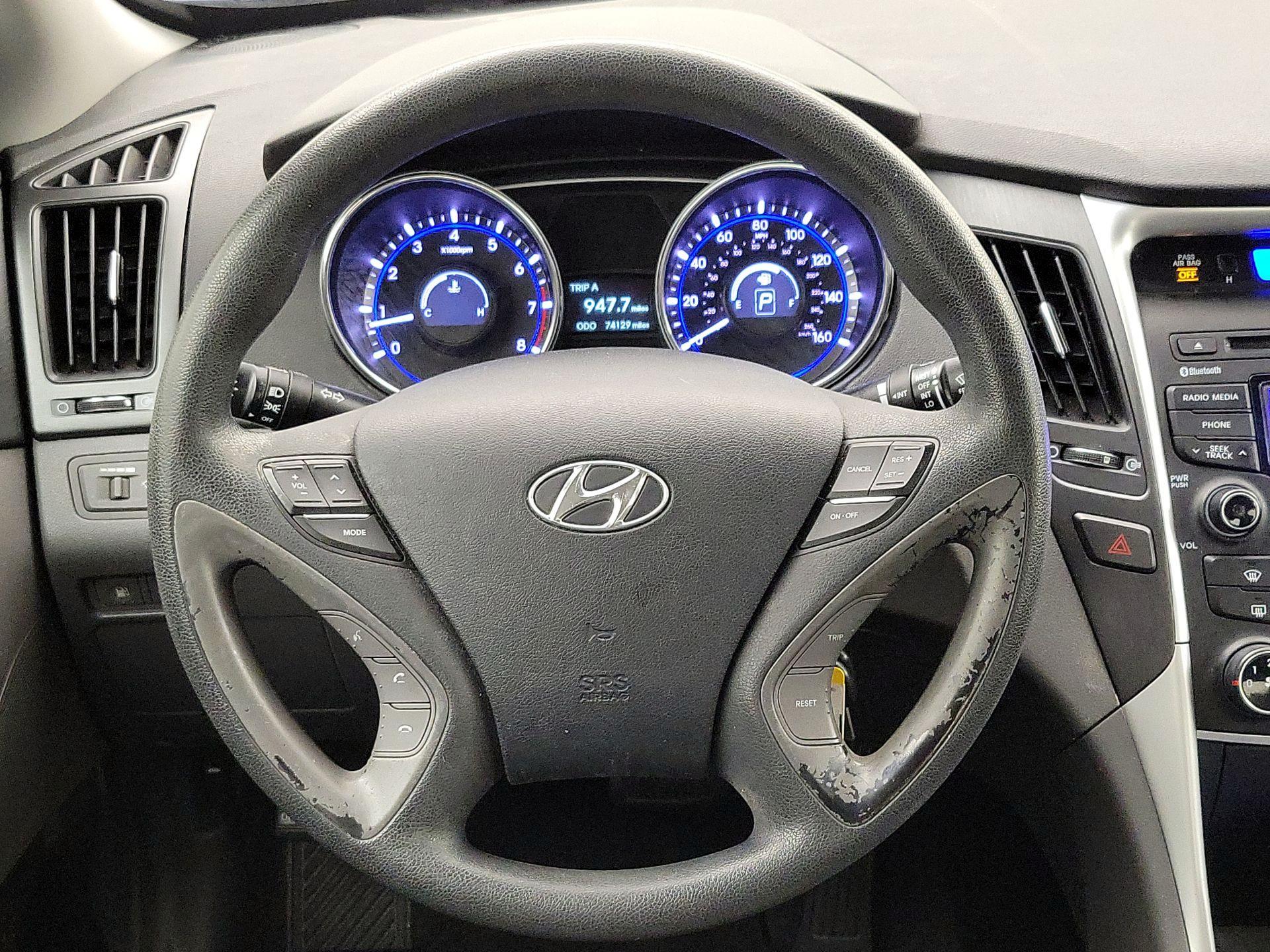Thumbnail: 2013 Hyundai Sonata - 10