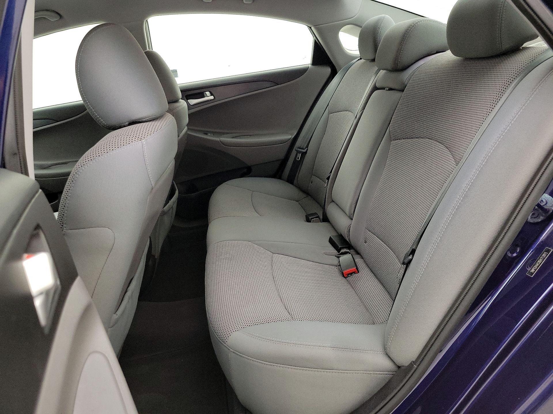 Thumbnail: 2013 Hyundai Sonata - 18