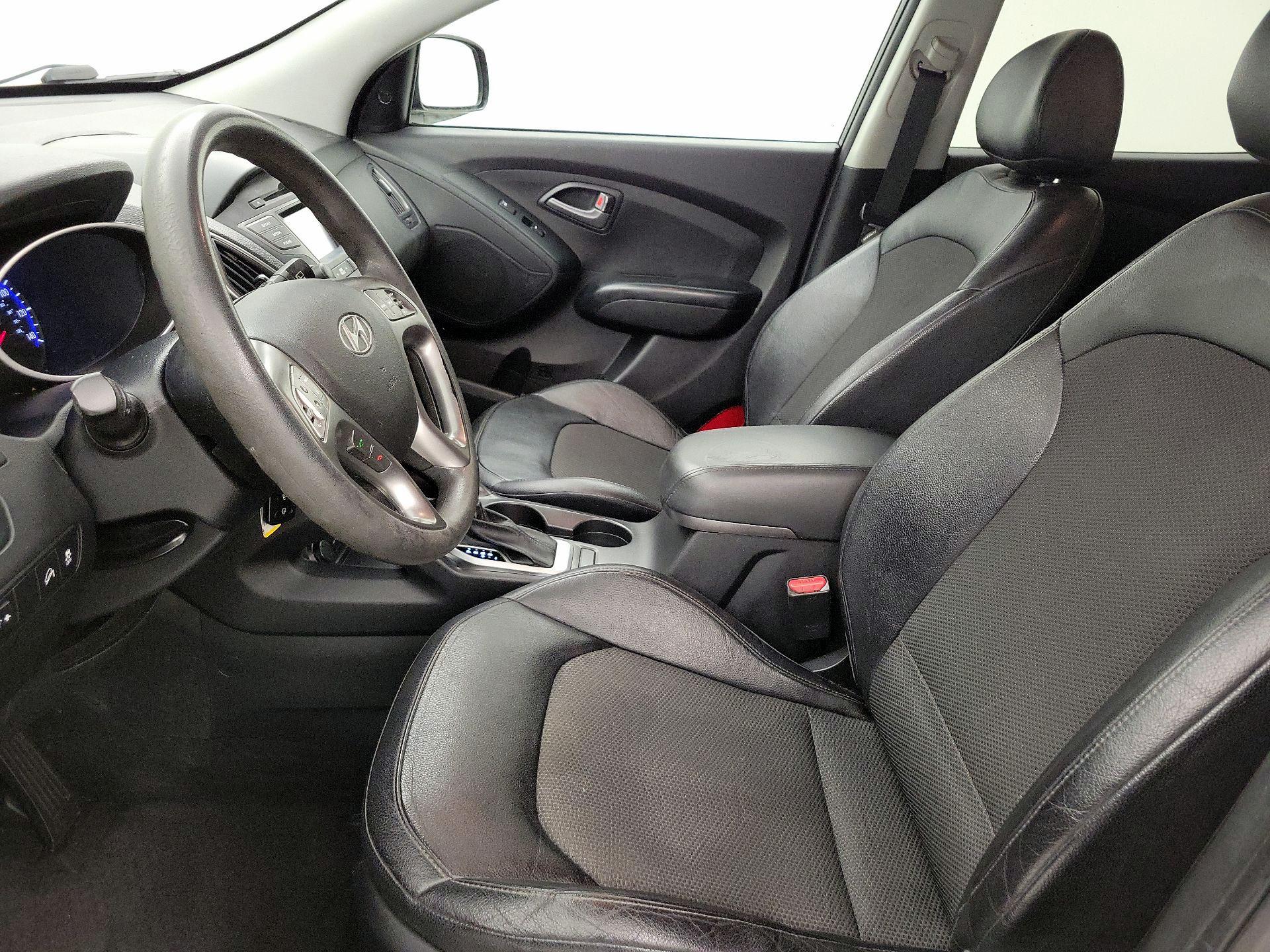 Thumbnail: 2015 Hyundai Tucson - 11