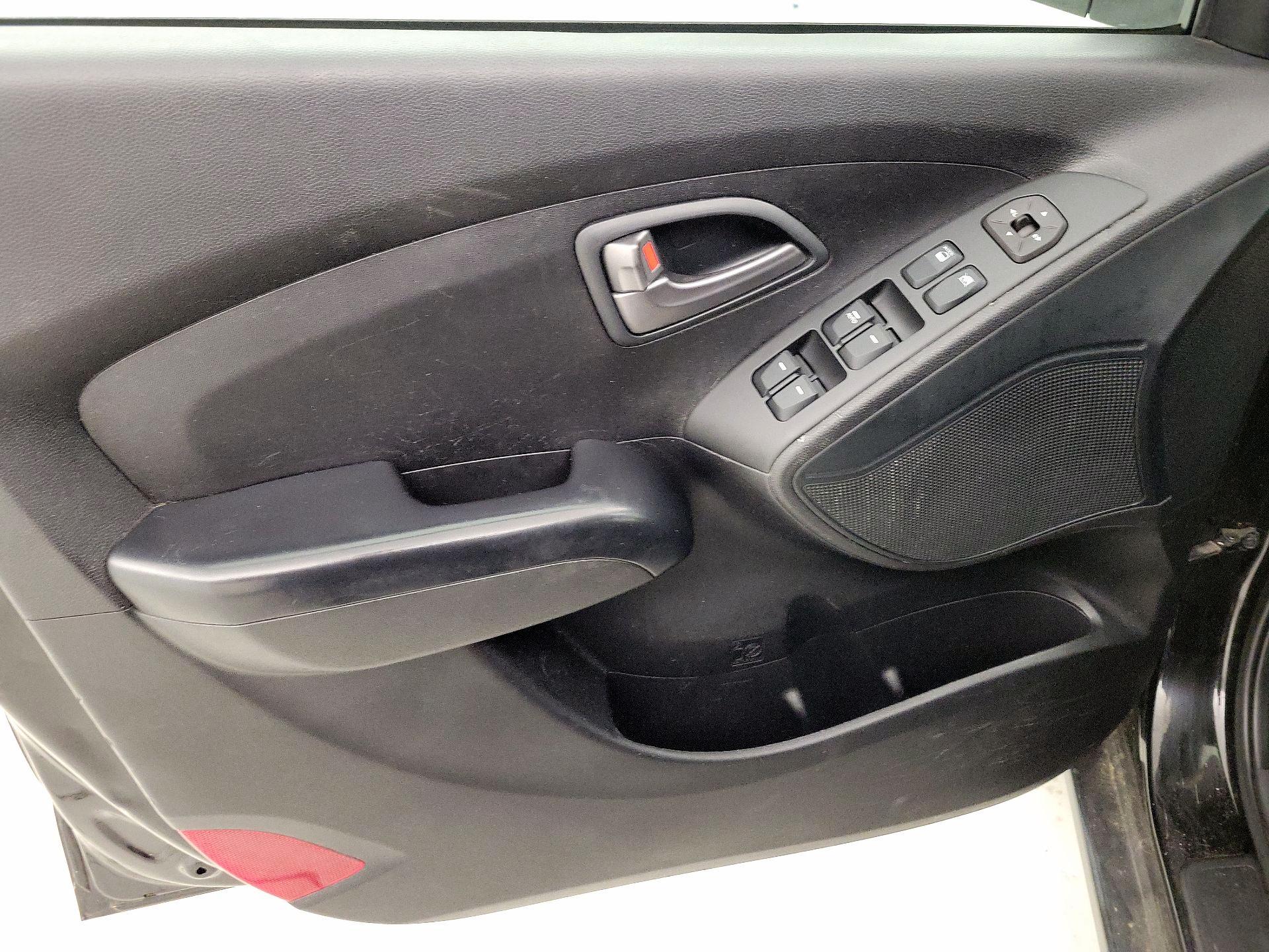 Thumbnail: 2015 Hyundai Tucson - 12